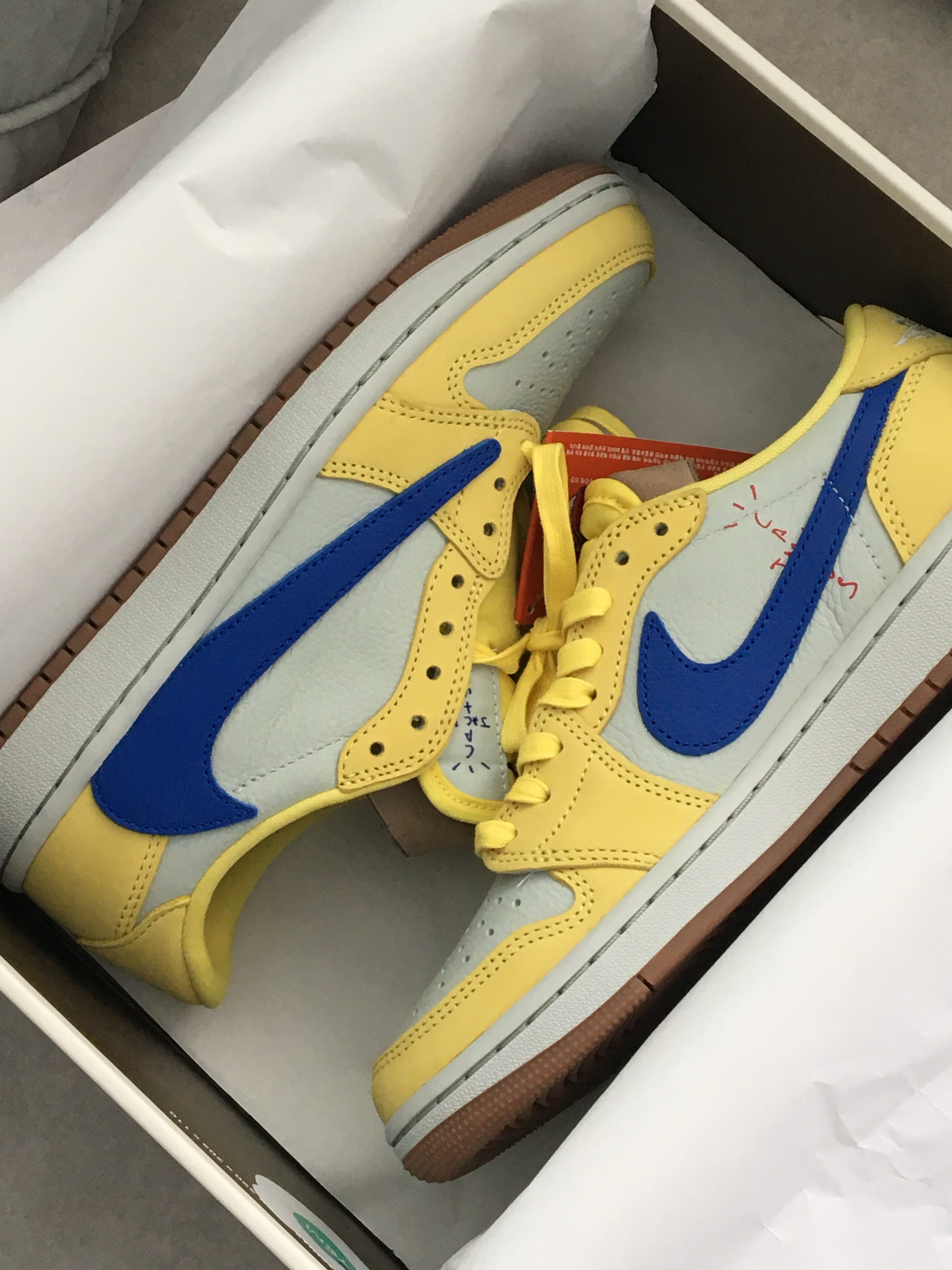 (W) Jordan 1 x Travis Scott Retro Low OG SP Canary 착용 스타일