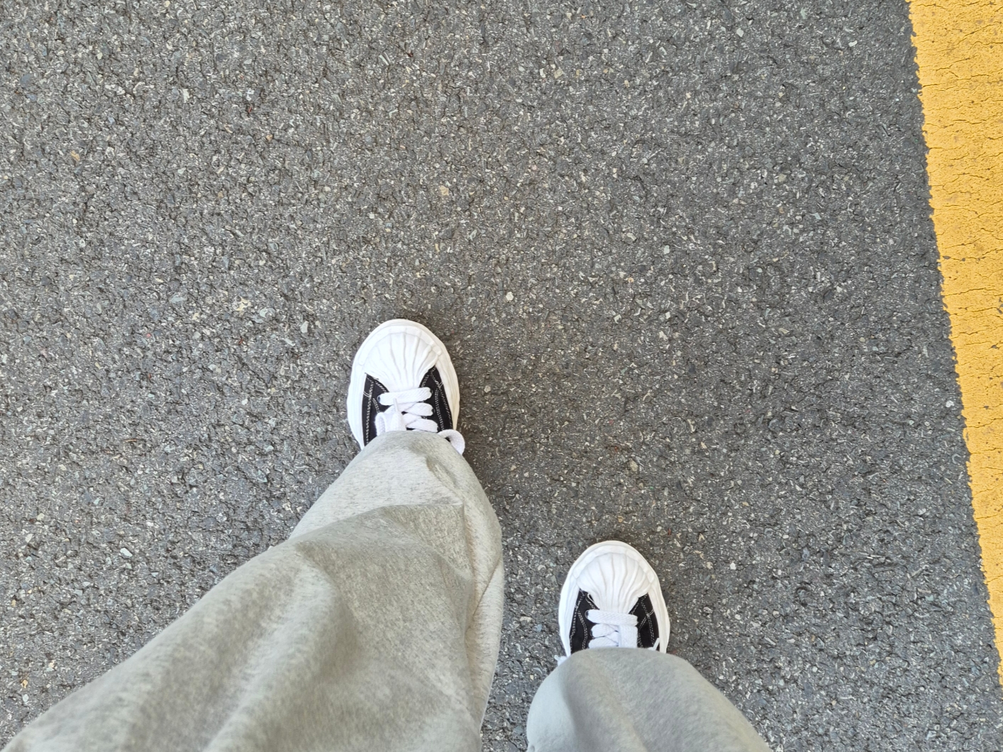 Maison Mihara Yasuhiro Blakey OG Sole Canvas Low-top Sneakers Black White 착용 스타일