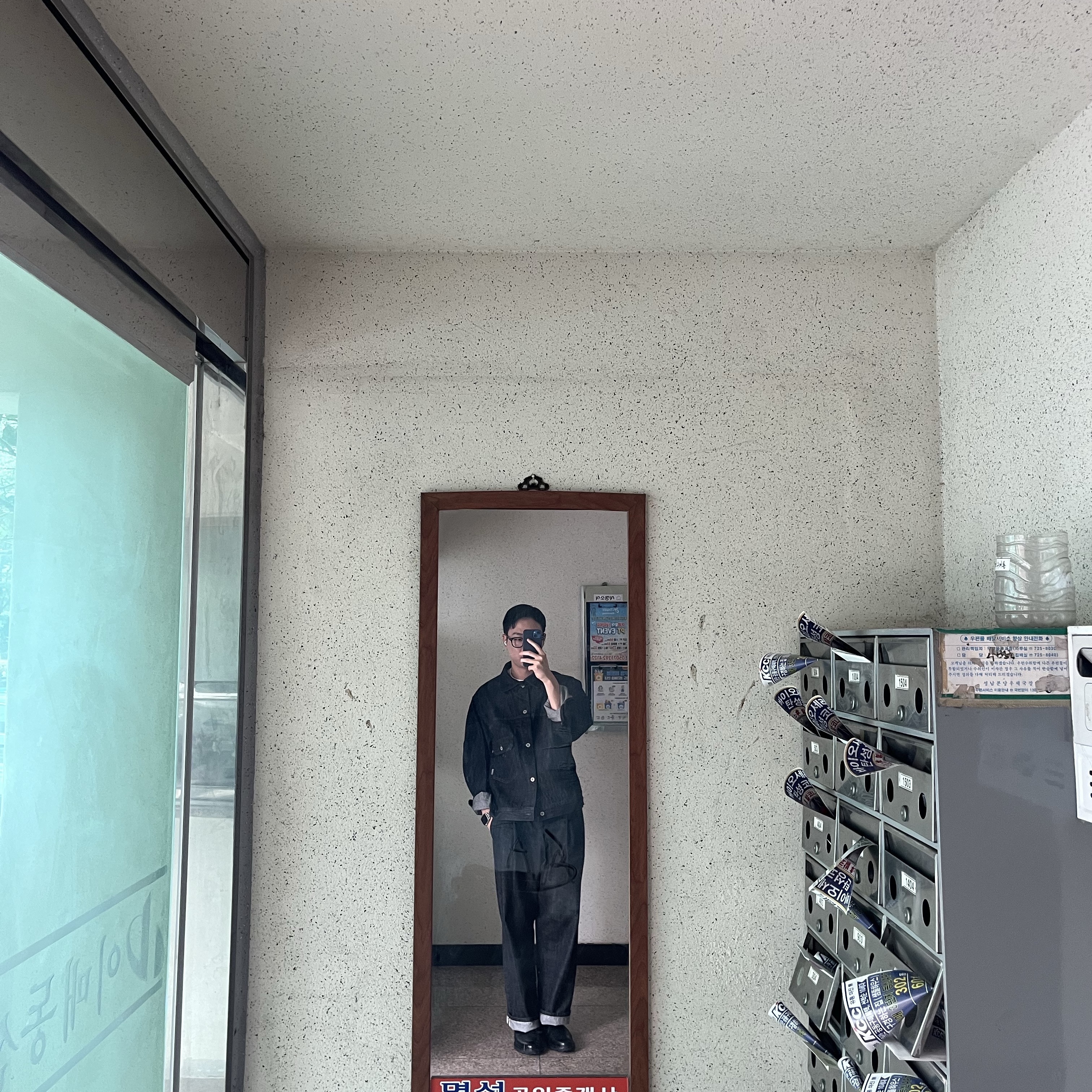 Asics Jog 100 2 Black, Converse Chuck 70 Hi Black 착용 스타일 - 2