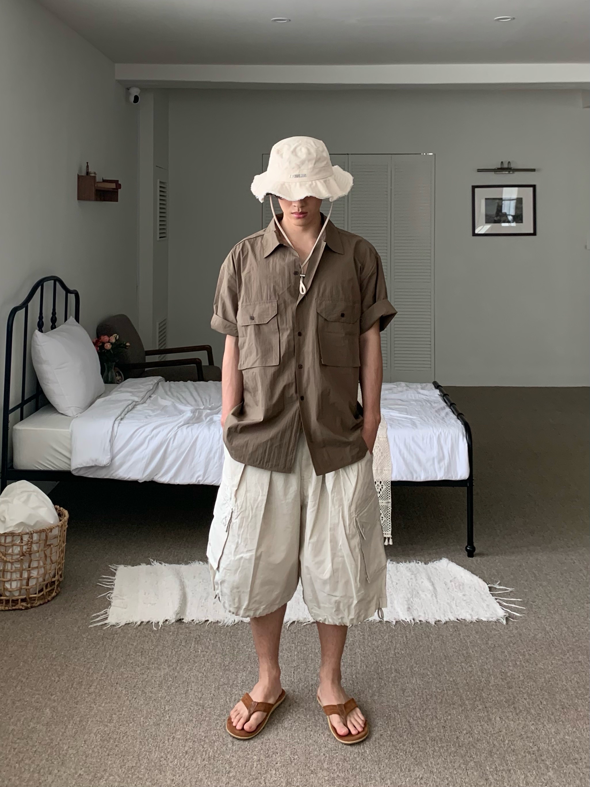 Island Slipper Classic Ultimate Suede Peanut Cognac, Jacquemus Le Bob Artichaut Bucket Hat Off White 착용 스타일