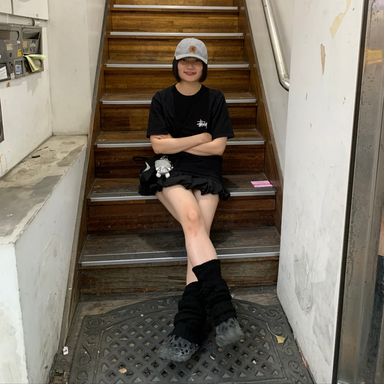 Stussy Melted T-Shirt Black, Carhartt Canvas Cap Asphalt 착용 스타일