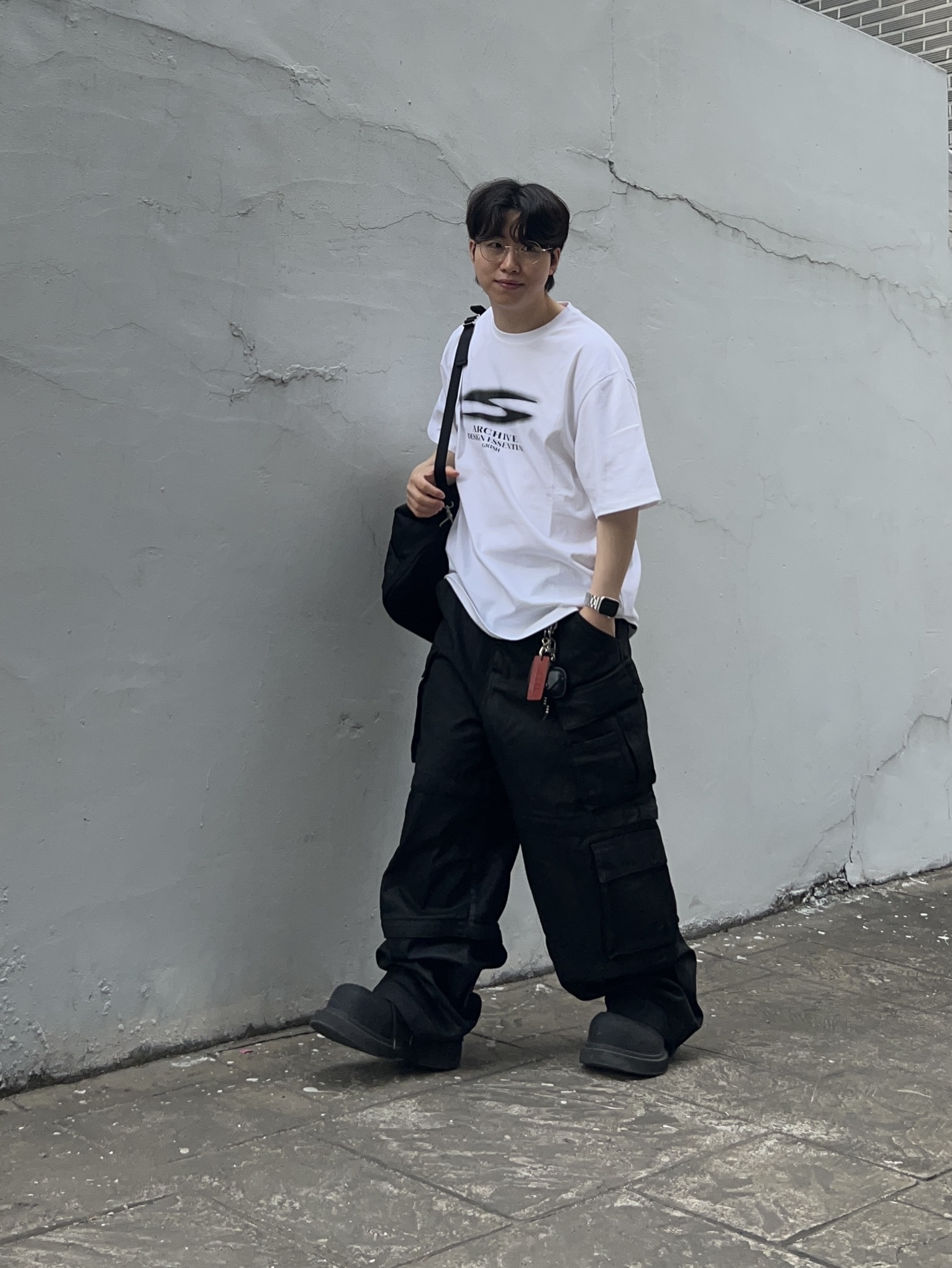 Balenciaga Steroid Derby Black, Project G/R Oversized Convertible Cargo Pants Coated Black 착용 스타일 - 2