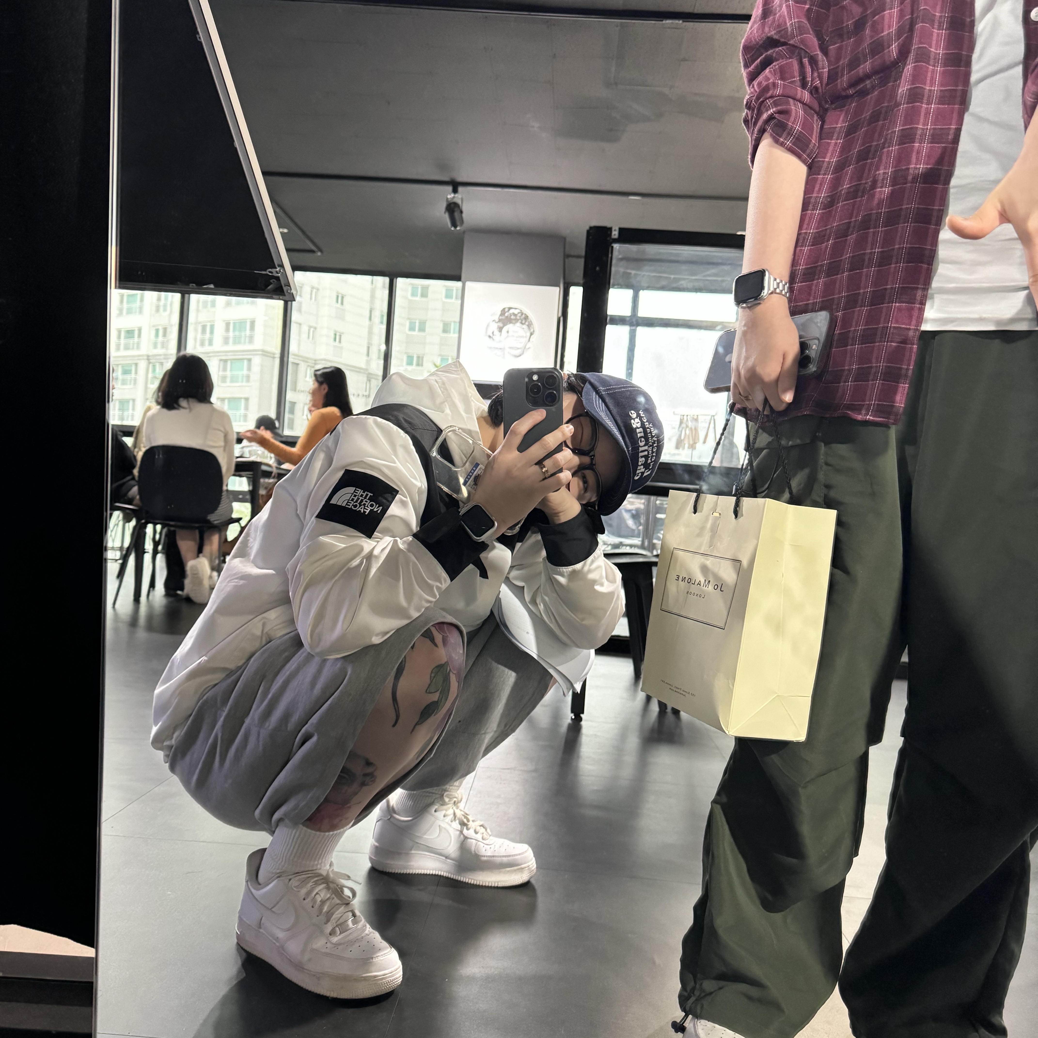 The North Face White Label Martis Jacket White, Nike Air Force 1 '07 Low White 착용 스타일