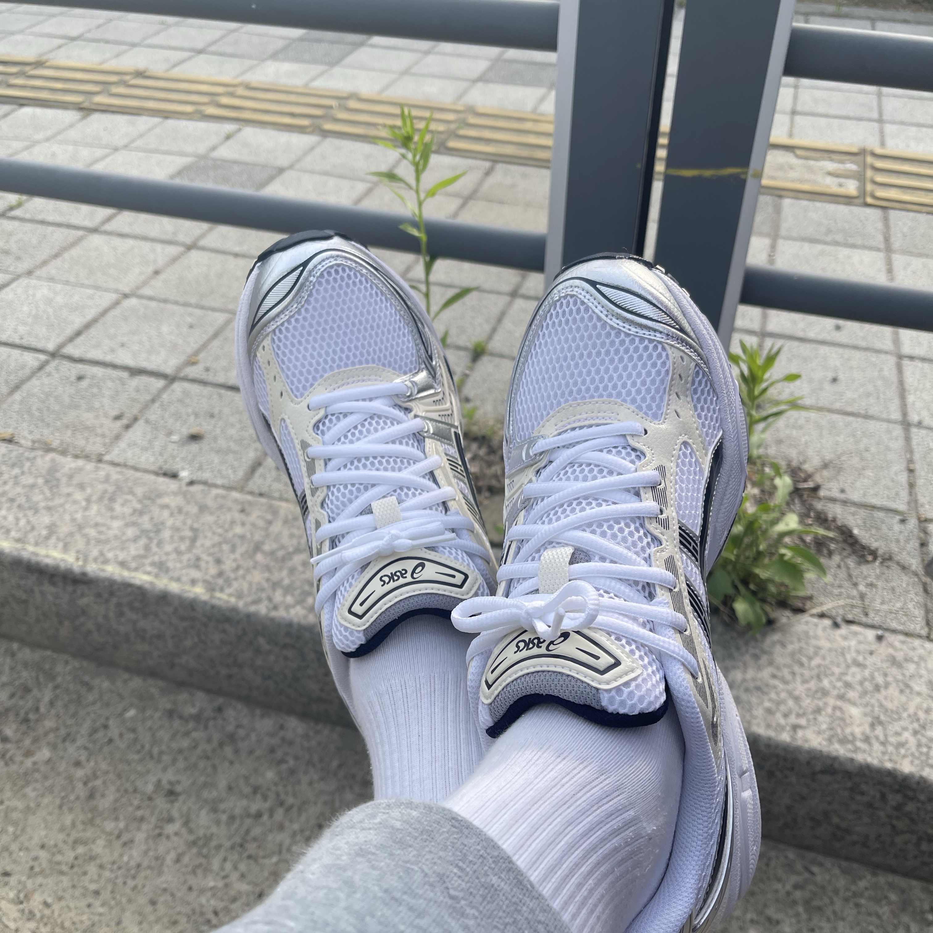 (W) Asics Gel-Kayano 14 White Midnight 착용 스타일