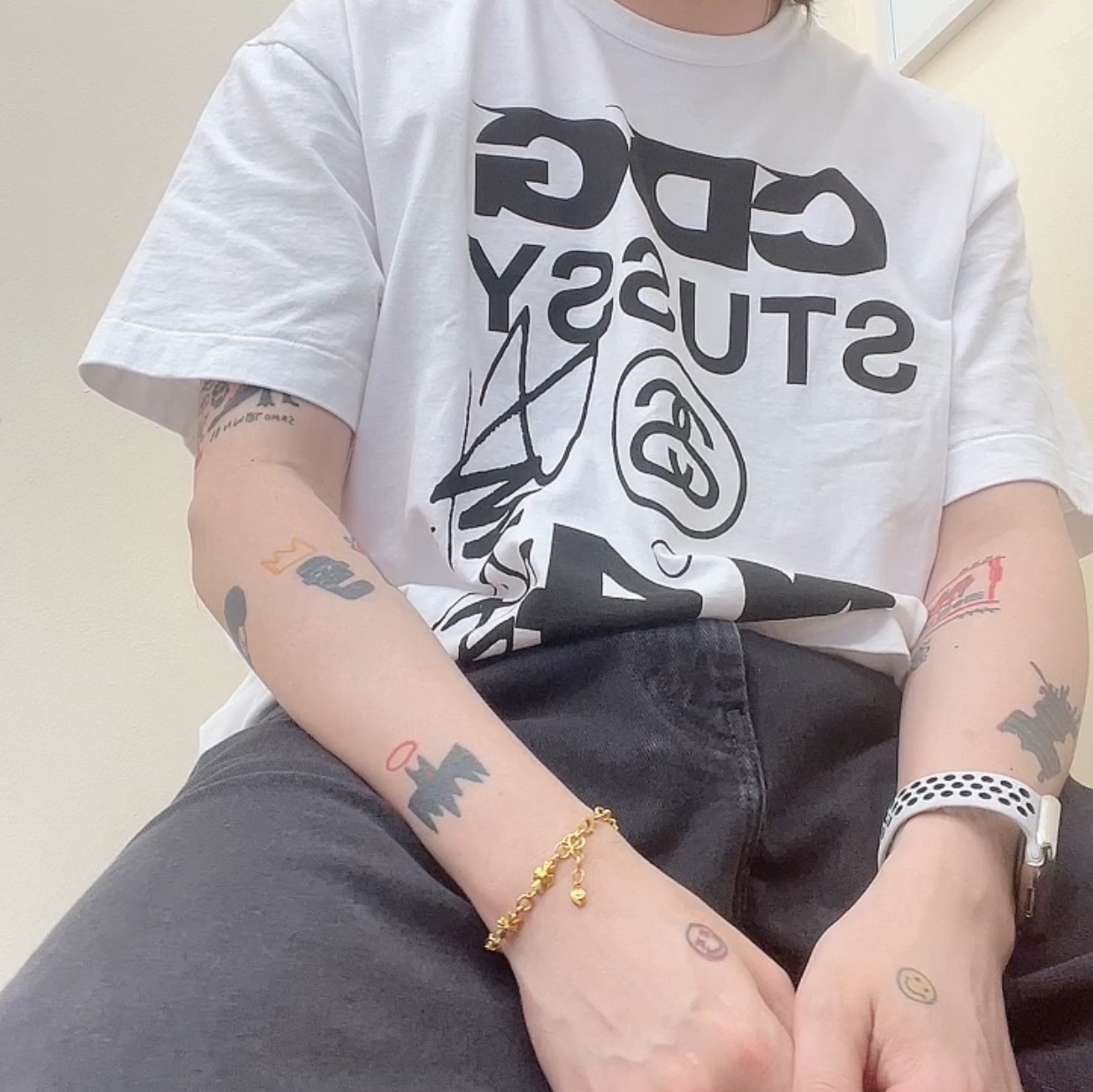 CDG x Stussy T-Shirt White, Supreme Baggy Denim Short Black - 24SS 착용 스타일