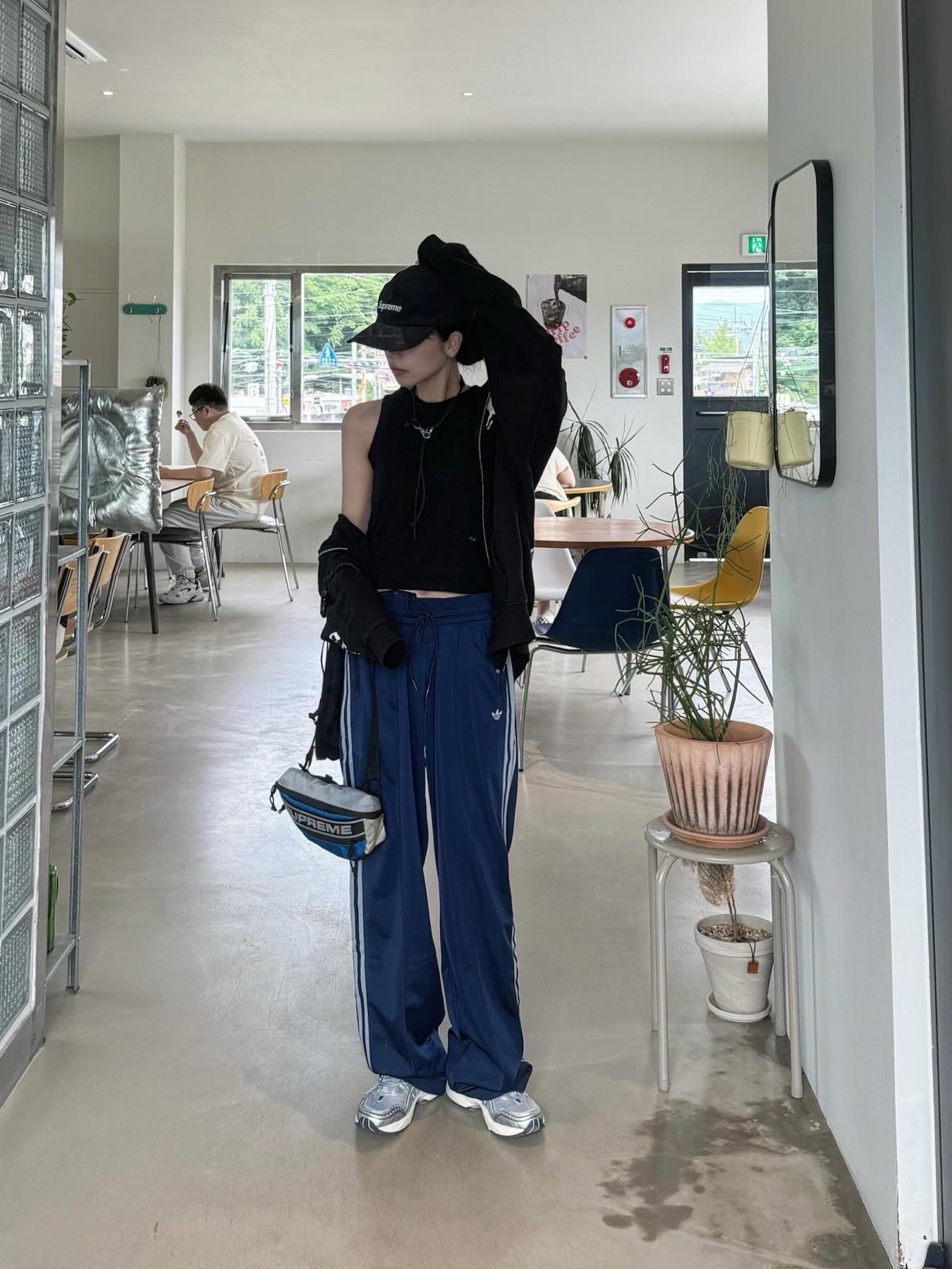 Supreme Waist Bag Blue - 23FW, Supreme Ventile Camp Cap Black - 22FW 착용 스타일 - 2