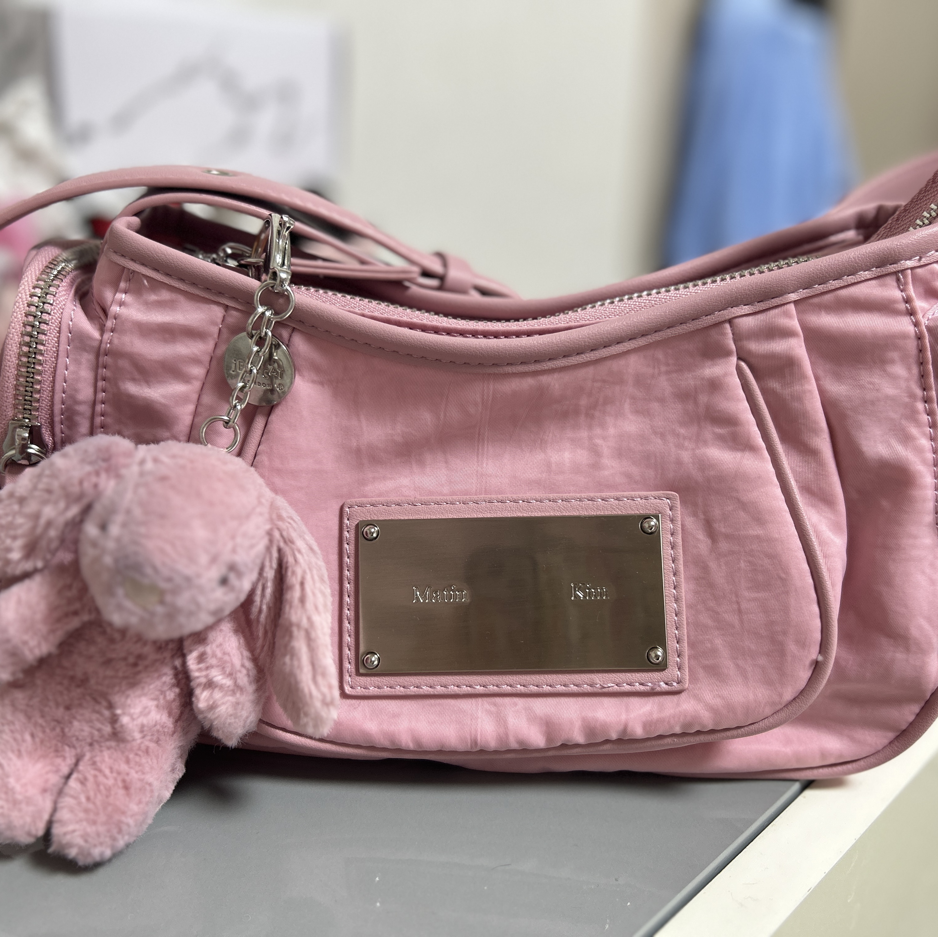 Matin Kim Madeleine Round Bag Pink 착용 스타일