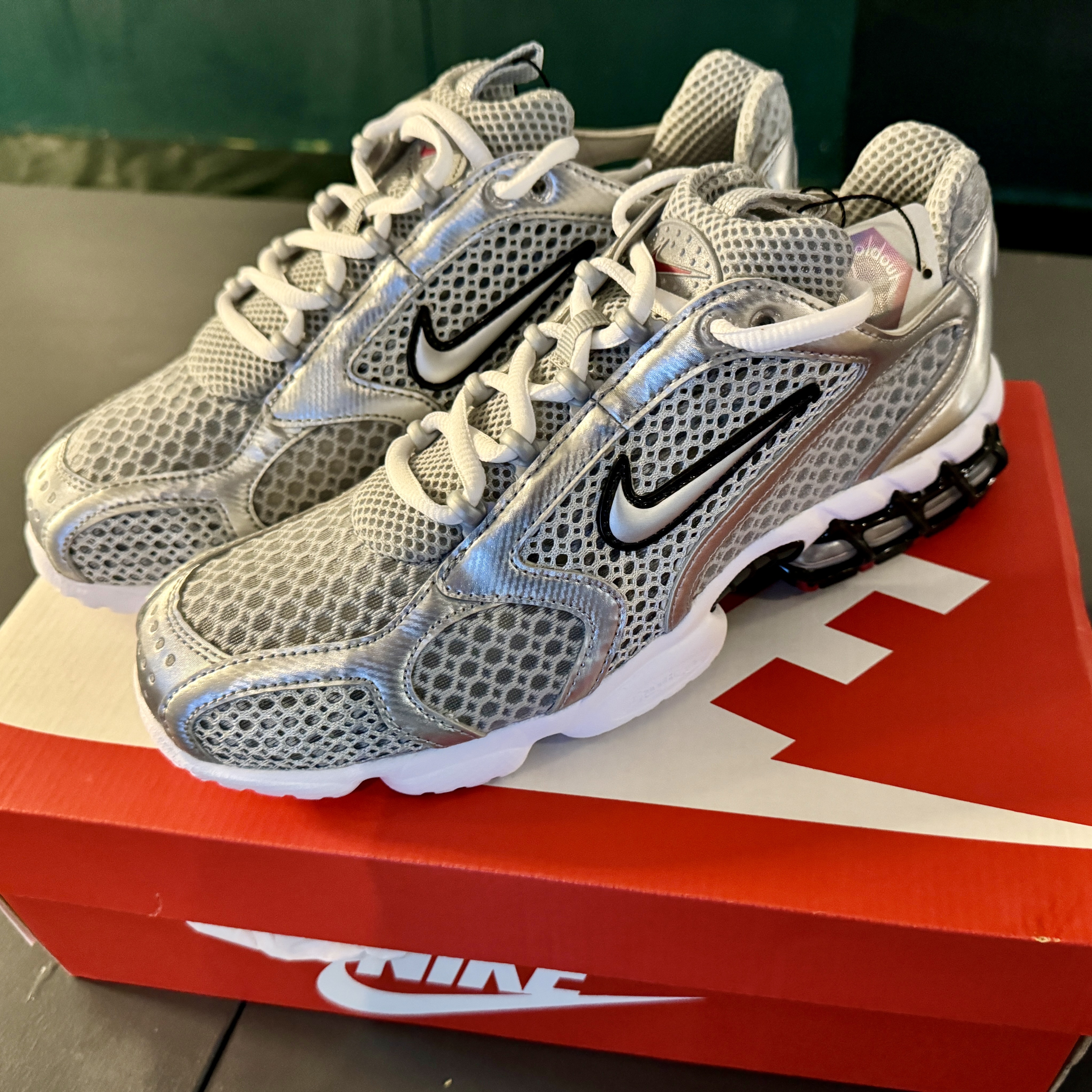 Nike Air Zoom Spiridon Cage 2 Metallic Silver 착용 스타일 - 2
