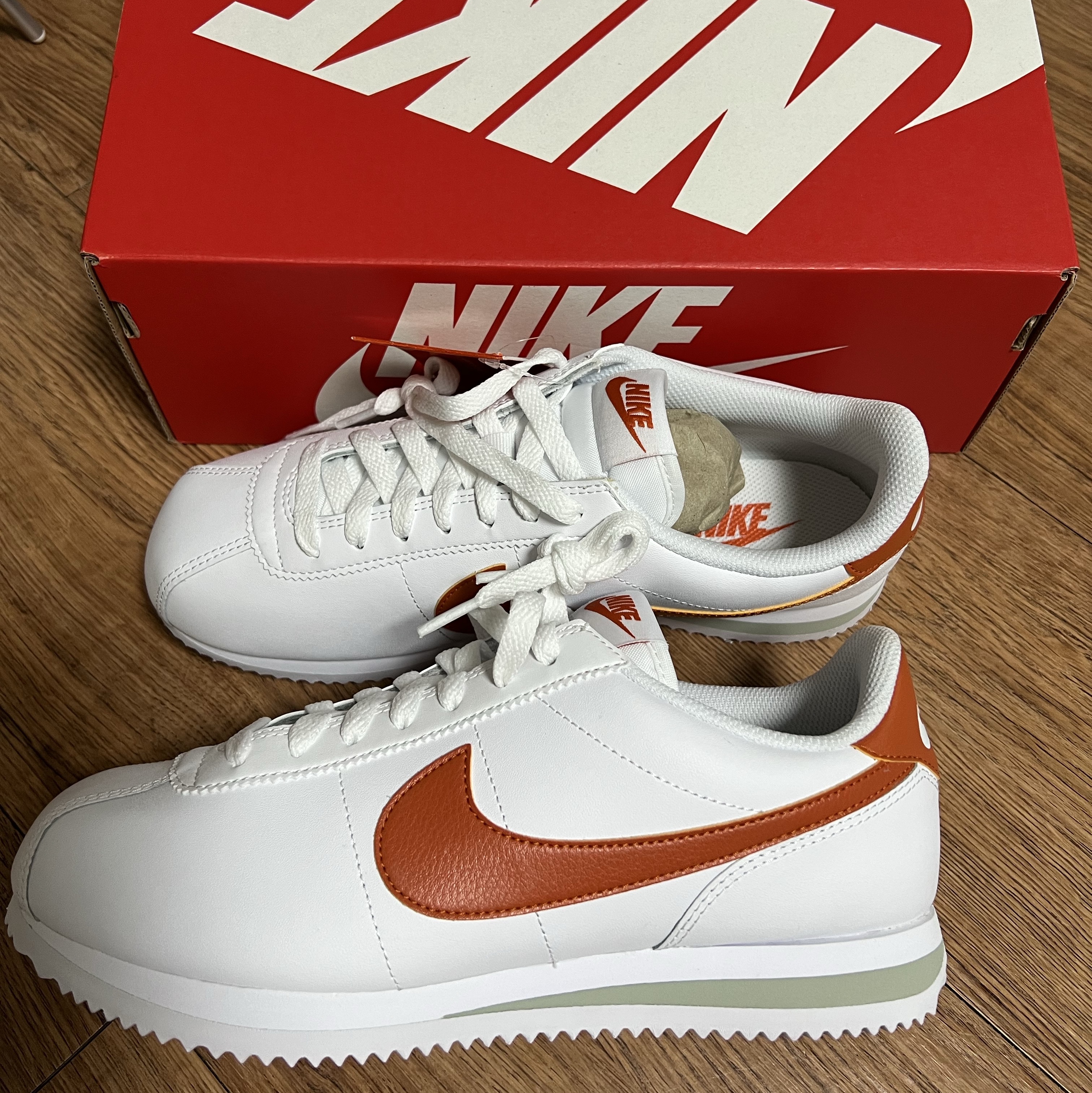 Nike Cortez White Campfire Orange 착용 스타일