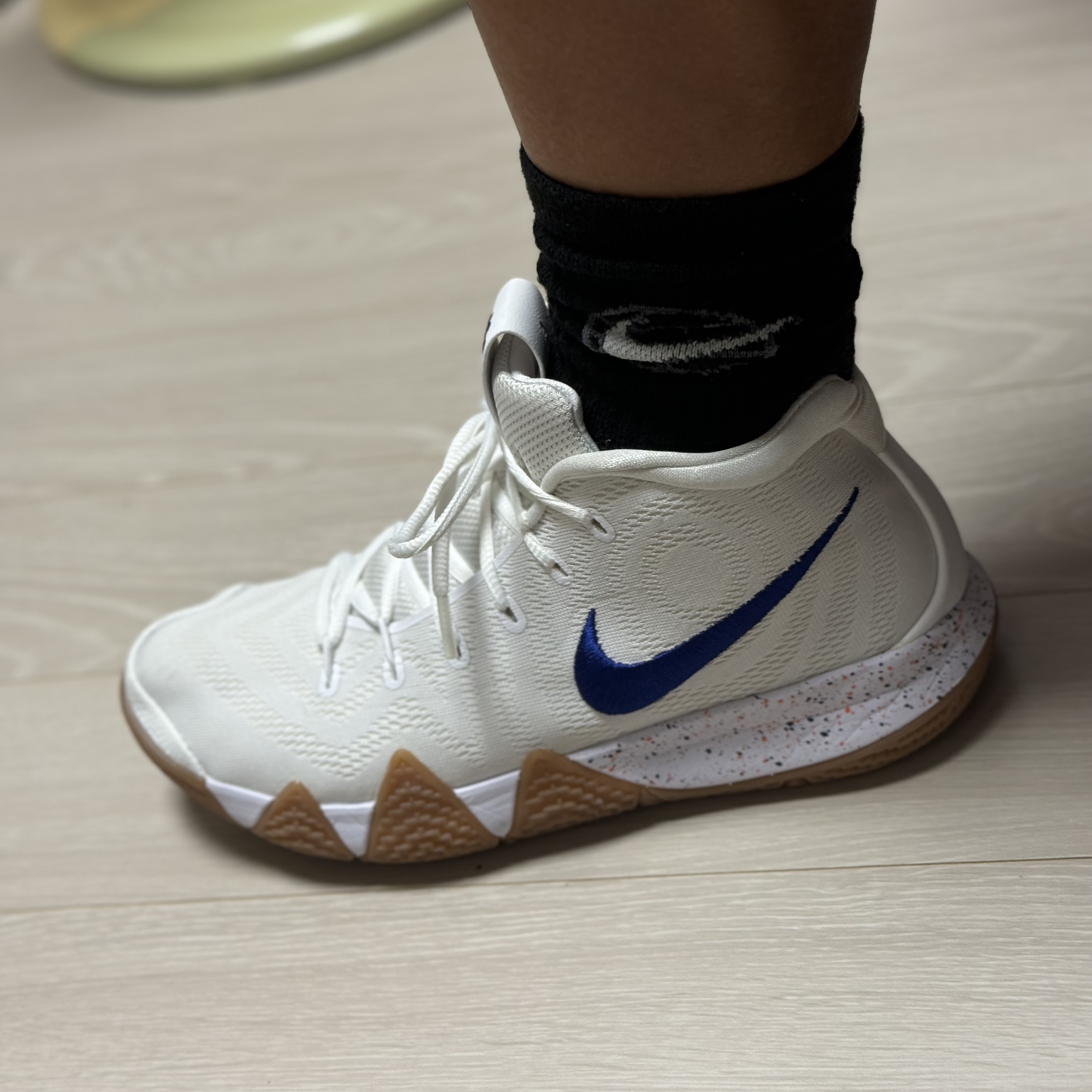 Nike Kyrie 4 Uncle Drew 착용 스타일 - 2