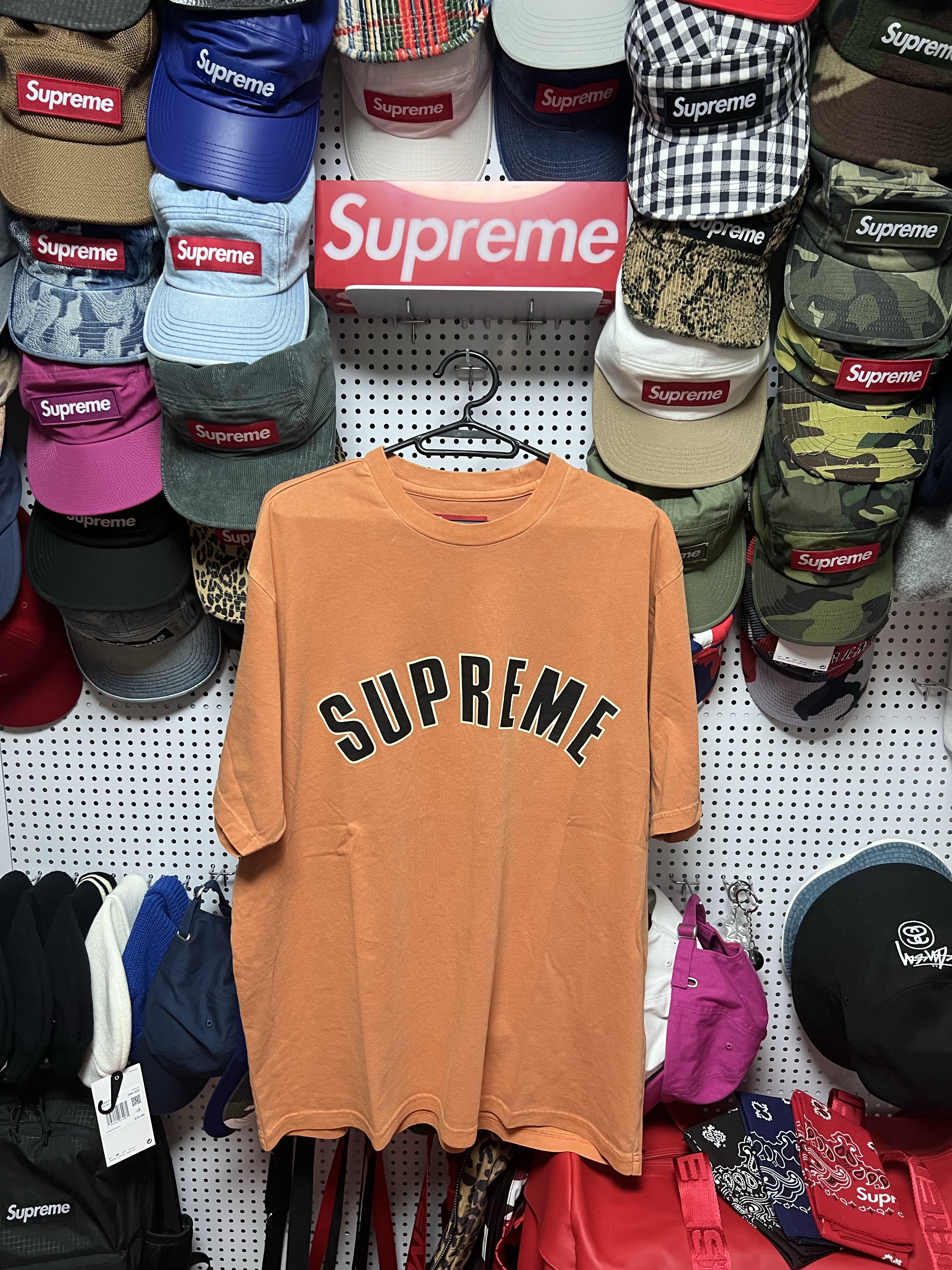Supreme S/S Rugby Black - 24SS, Supreme Cracked Arc S/S Top Orange - 24SS 착용 스타일 - 2