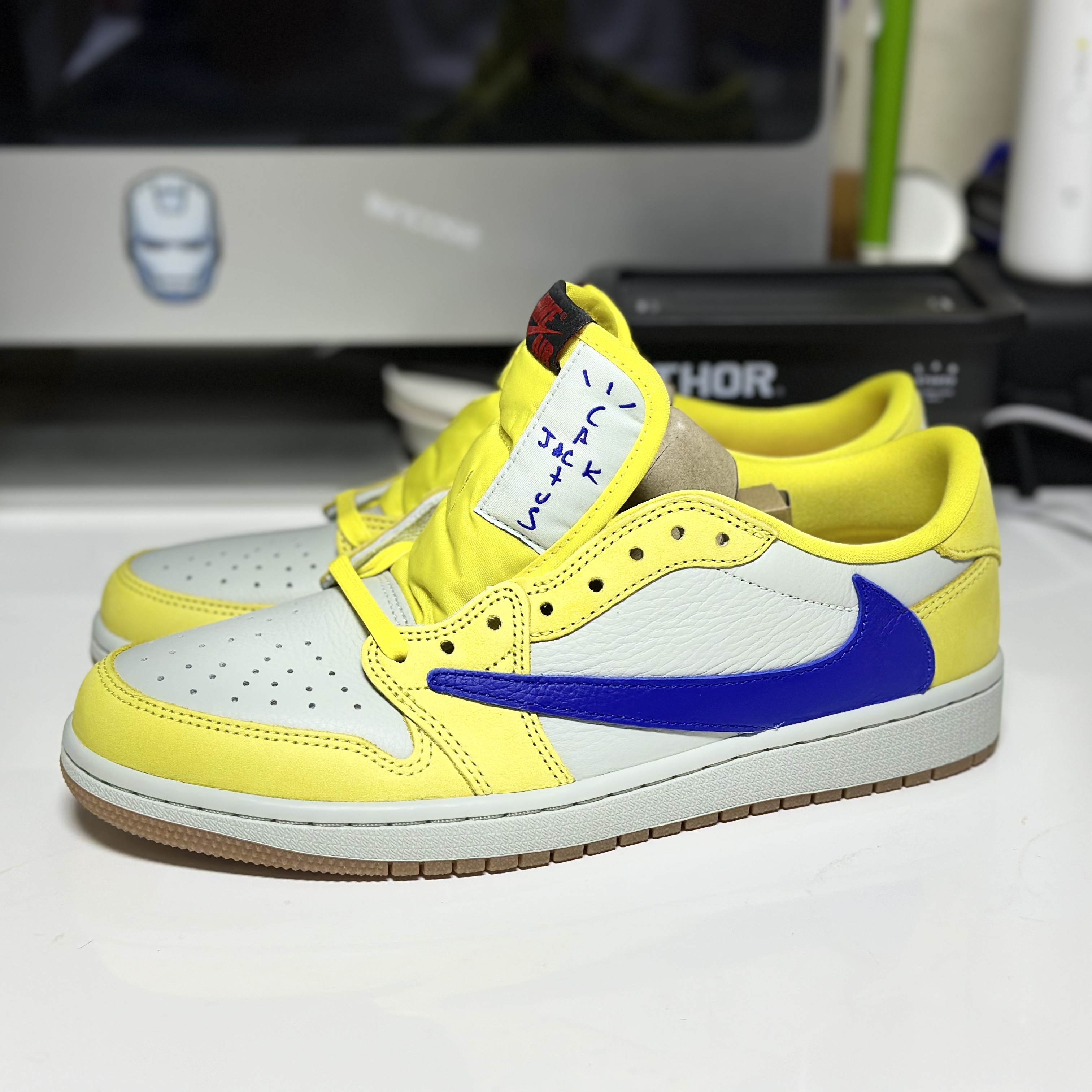 (W) Jordan 1 x Travis Scott Retro Low OG SP Canary 착용 스타일