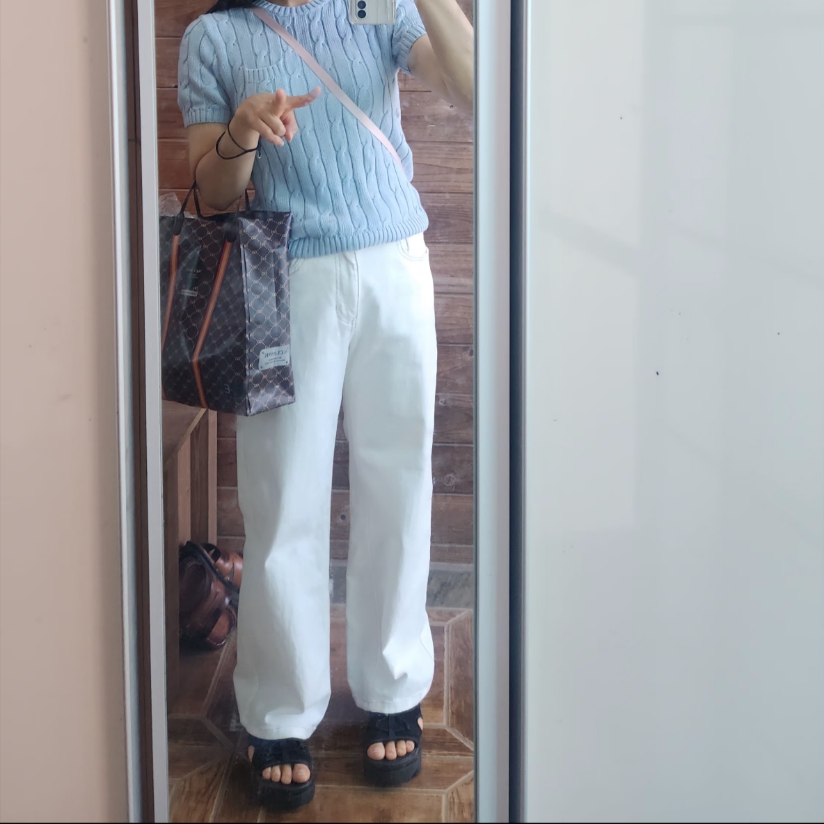 (W) Nike Air Max Koko Sandal Black 착용 스타일 - 1
