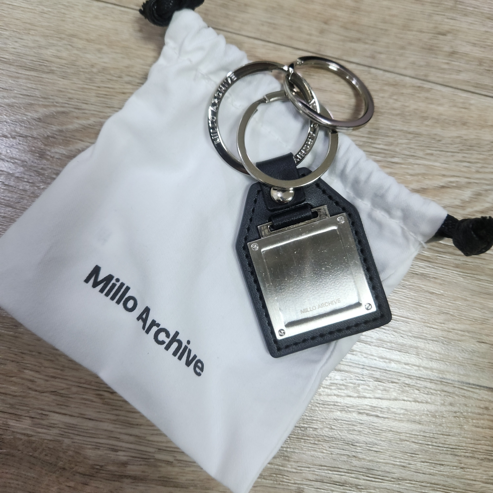 Millo Archive Cade Double Leather Key Ring Silver 착용 스타일 - 1