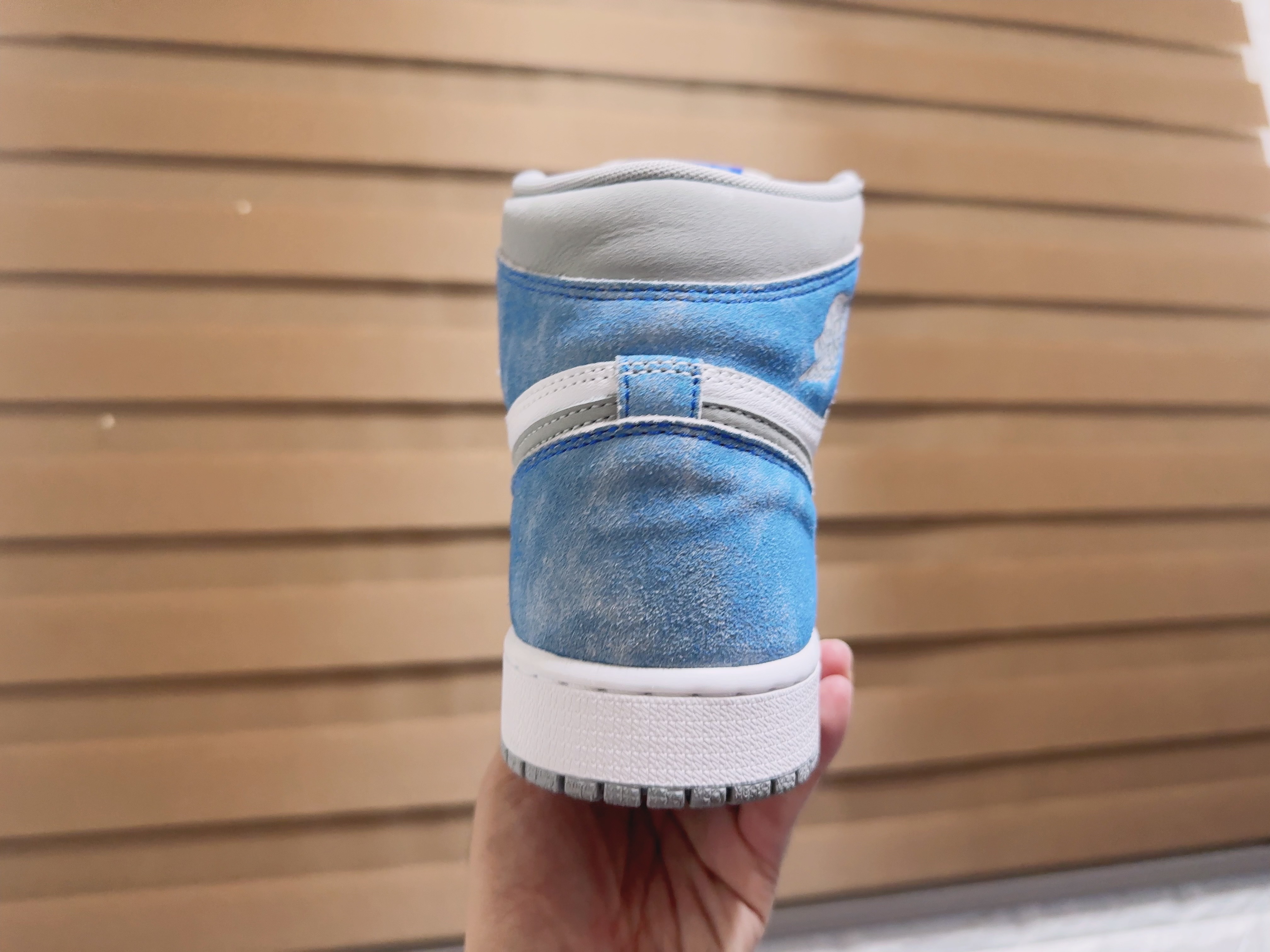 Jordan 1 Retro High OG Hyper Royal 착용 스타일 - 7