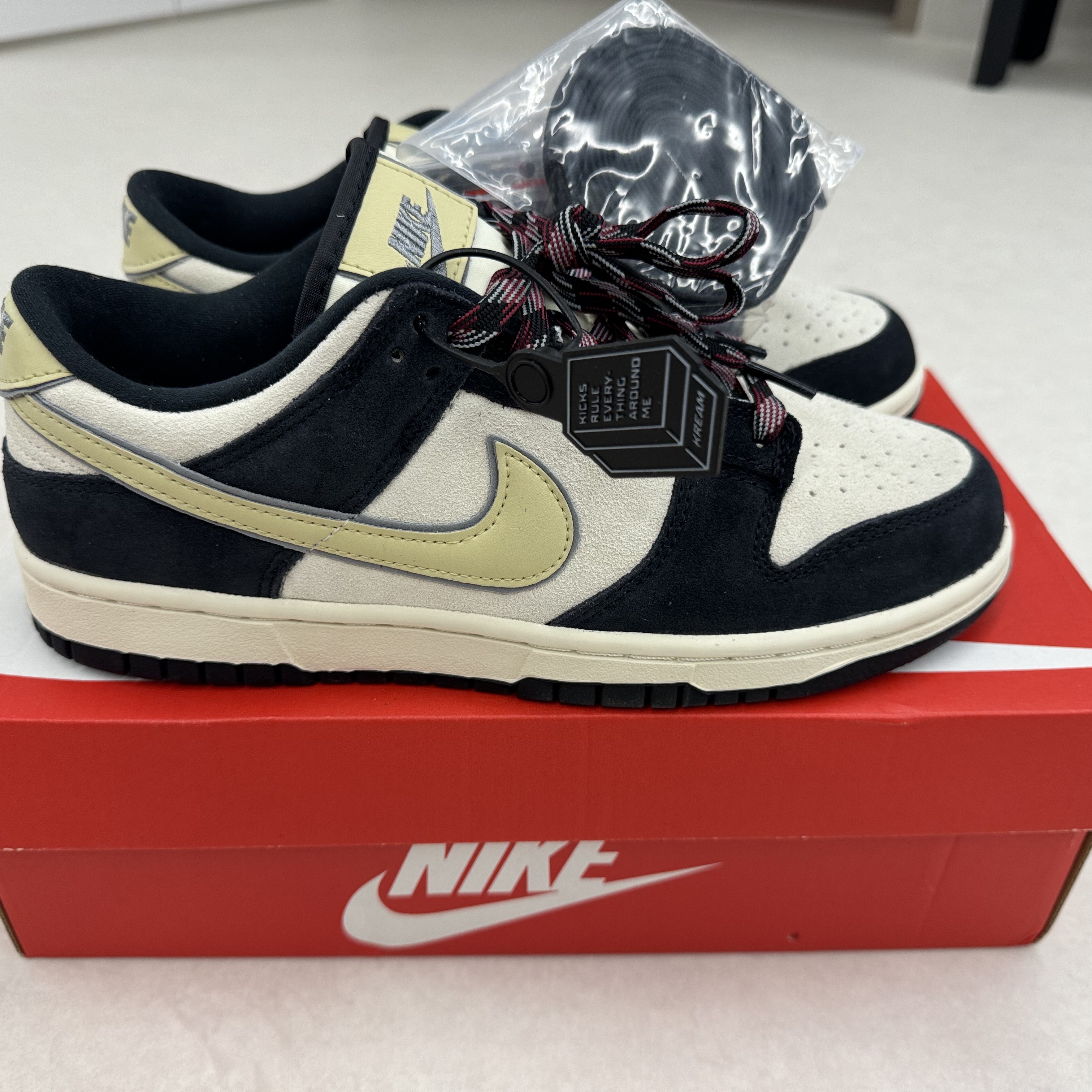 (W) Nike Dunk Low LX Black Suede 착용 스타일 - 2