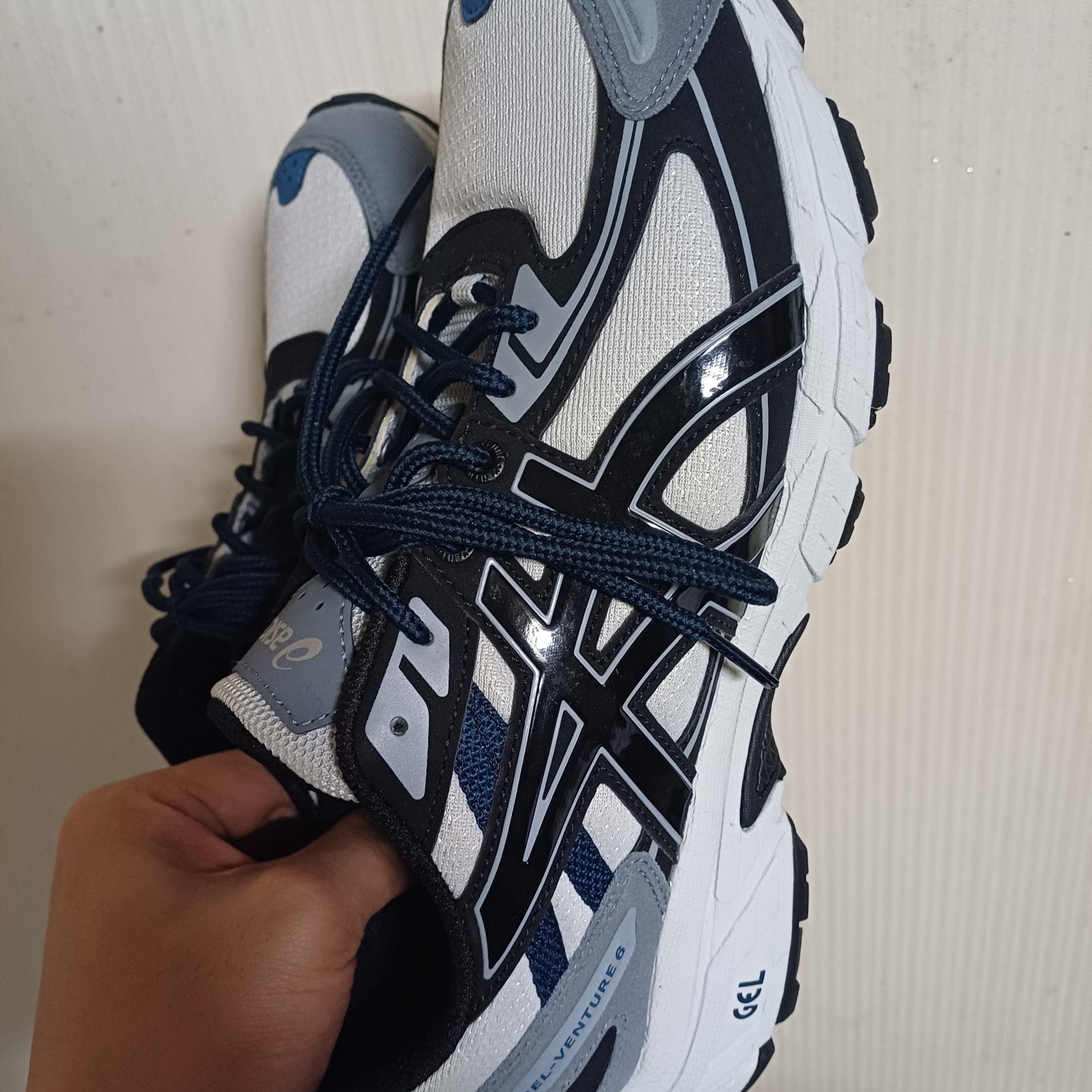 Asics Gel-Venture 6 SPS Glacier Grey 착용 스타일 - 3
