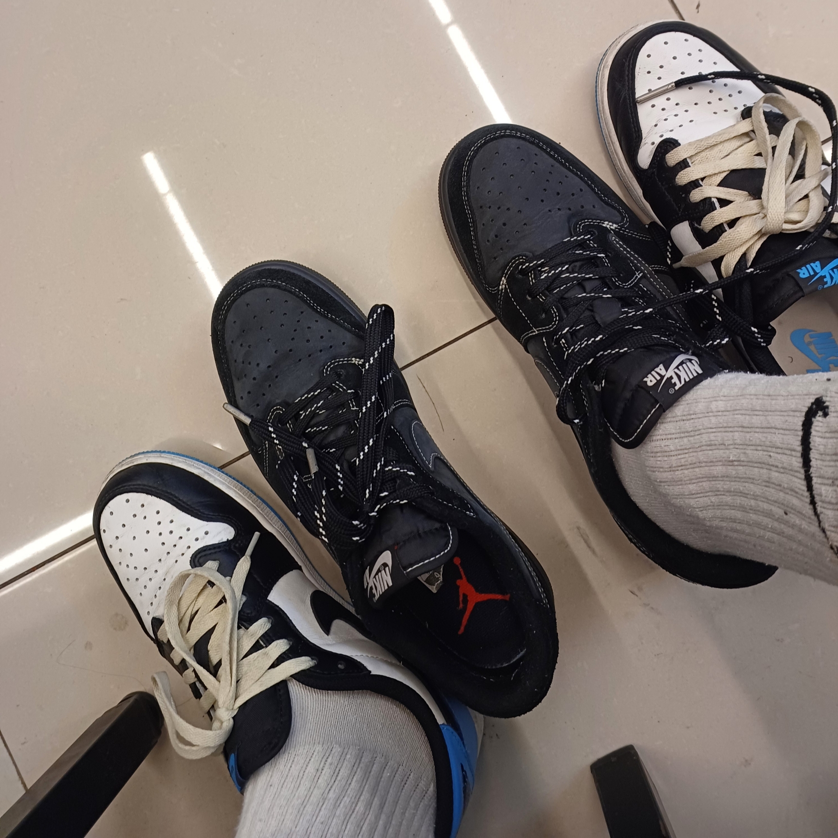 Jordan 1 x Travis Scott Retro Low OG SP Black Phantom, Jordan 1 Retro Low OG Black and Dark Powder Blue 착용 스타일