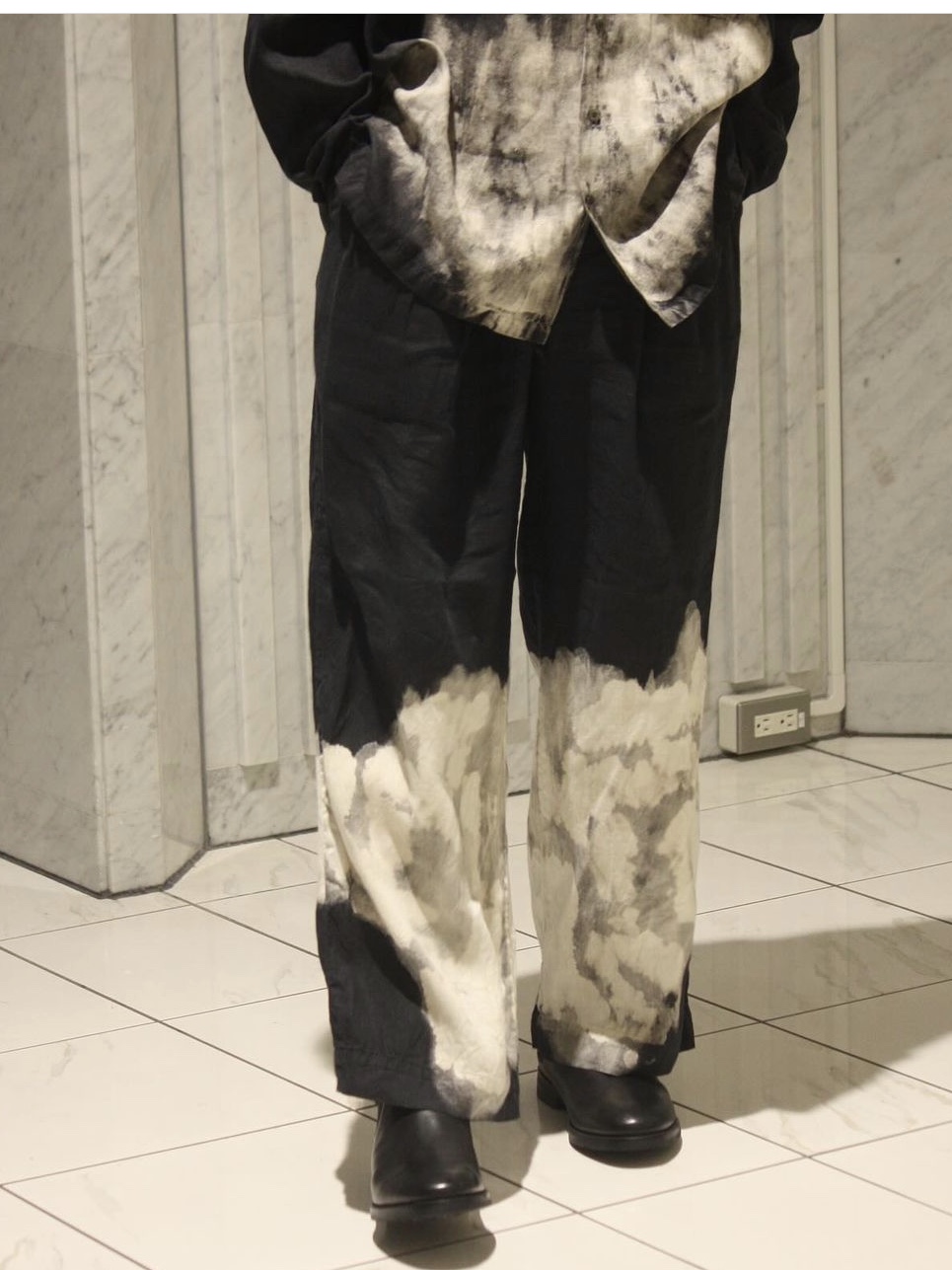 Markaware Triple Pleated Easy Trousers Cloudy Bleaching 착용 스타일 - 3