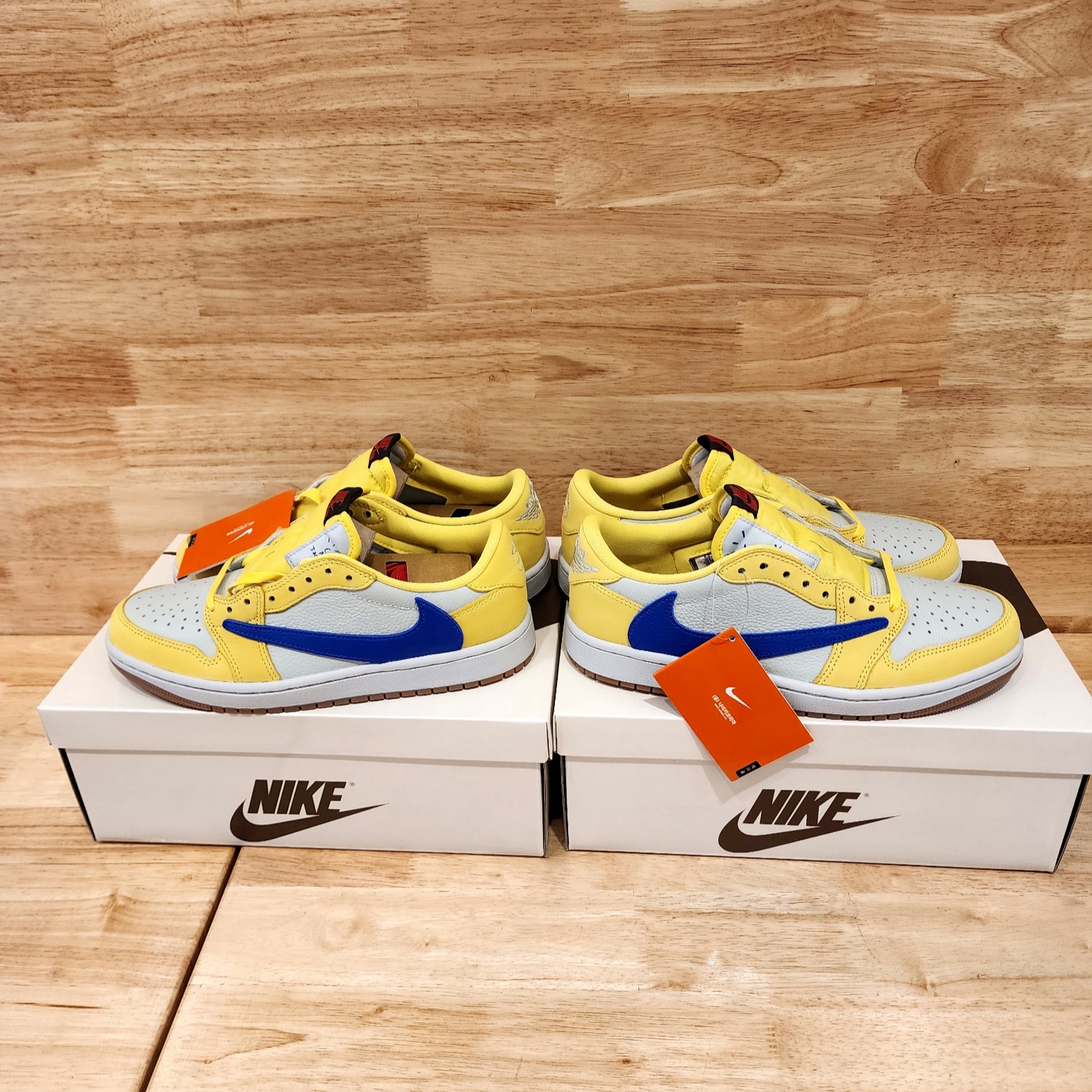 (W) Jordan 1 x Travis Scott Retro Low OG SP Canary 착용 스타일 - 1