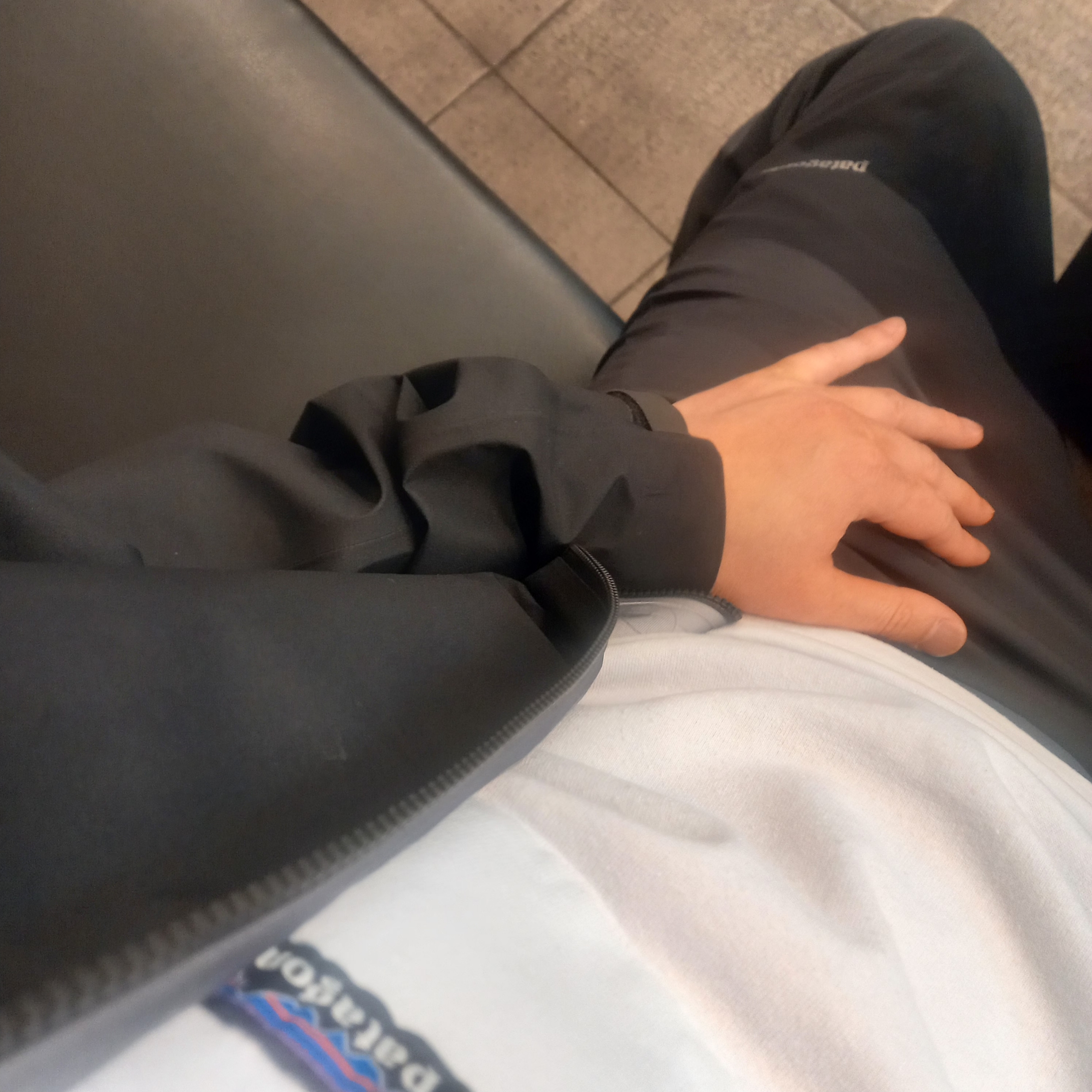 Patagonia Daily Pocket Short Sleeve T-Shirt Birch White, Patagonia Torrentshell 3L Jacket Black 착용 스타일 - 2
