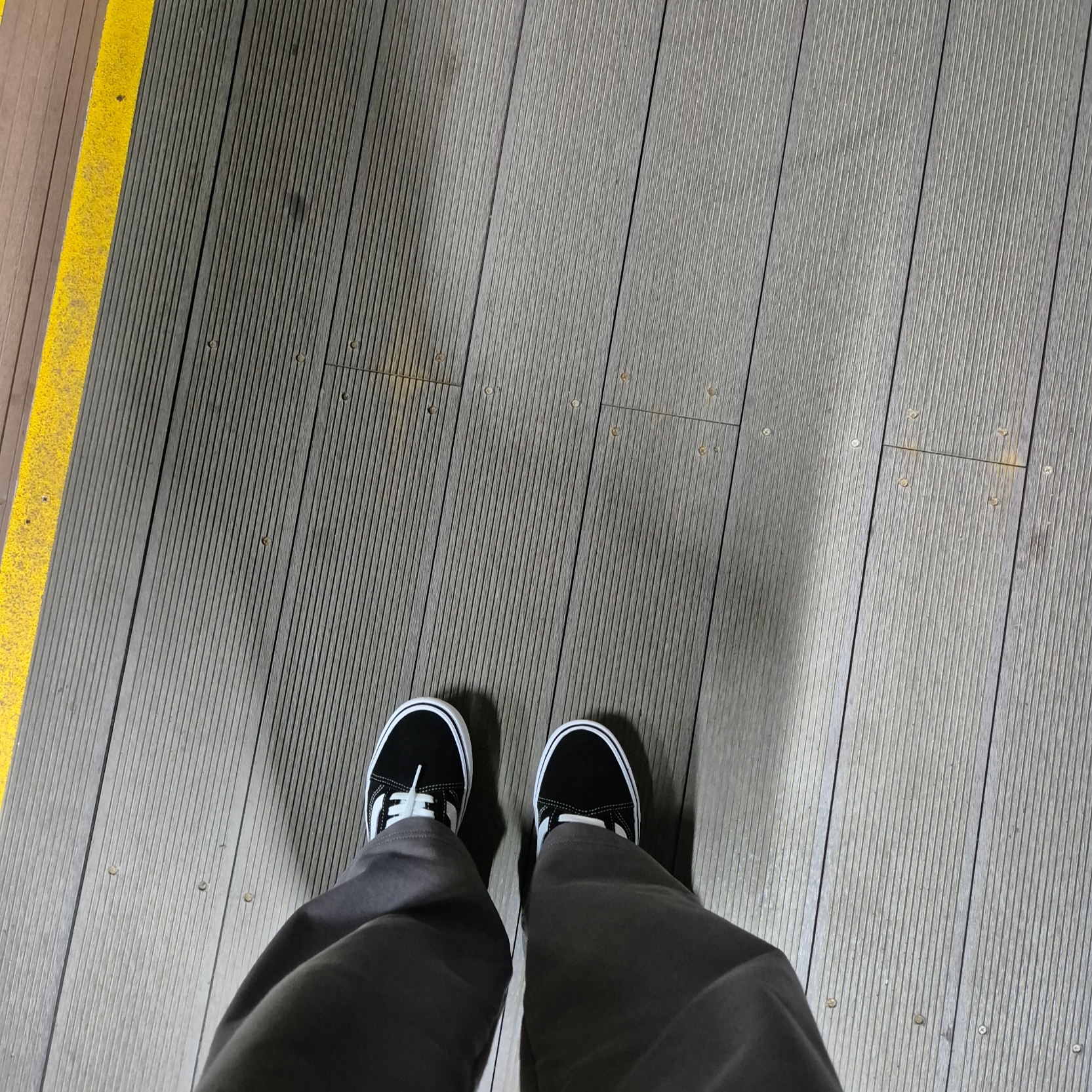 Vans ComfyCush Old Skool Black True white 착용 스타일
