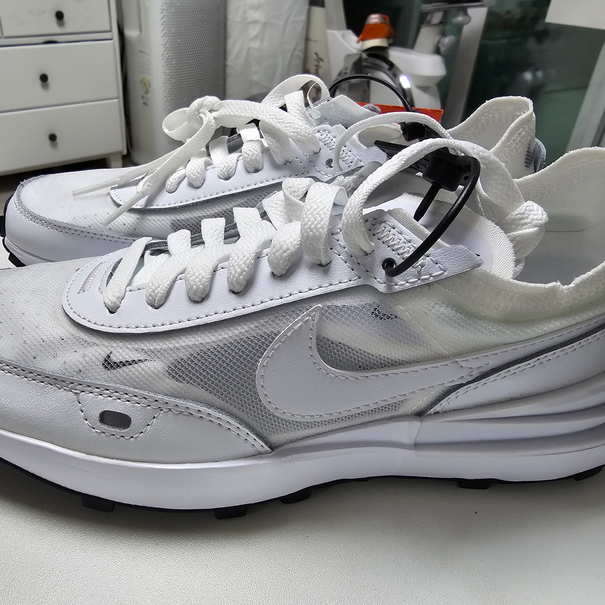 (W) Nike Waffle One White Black 착용 스타일
