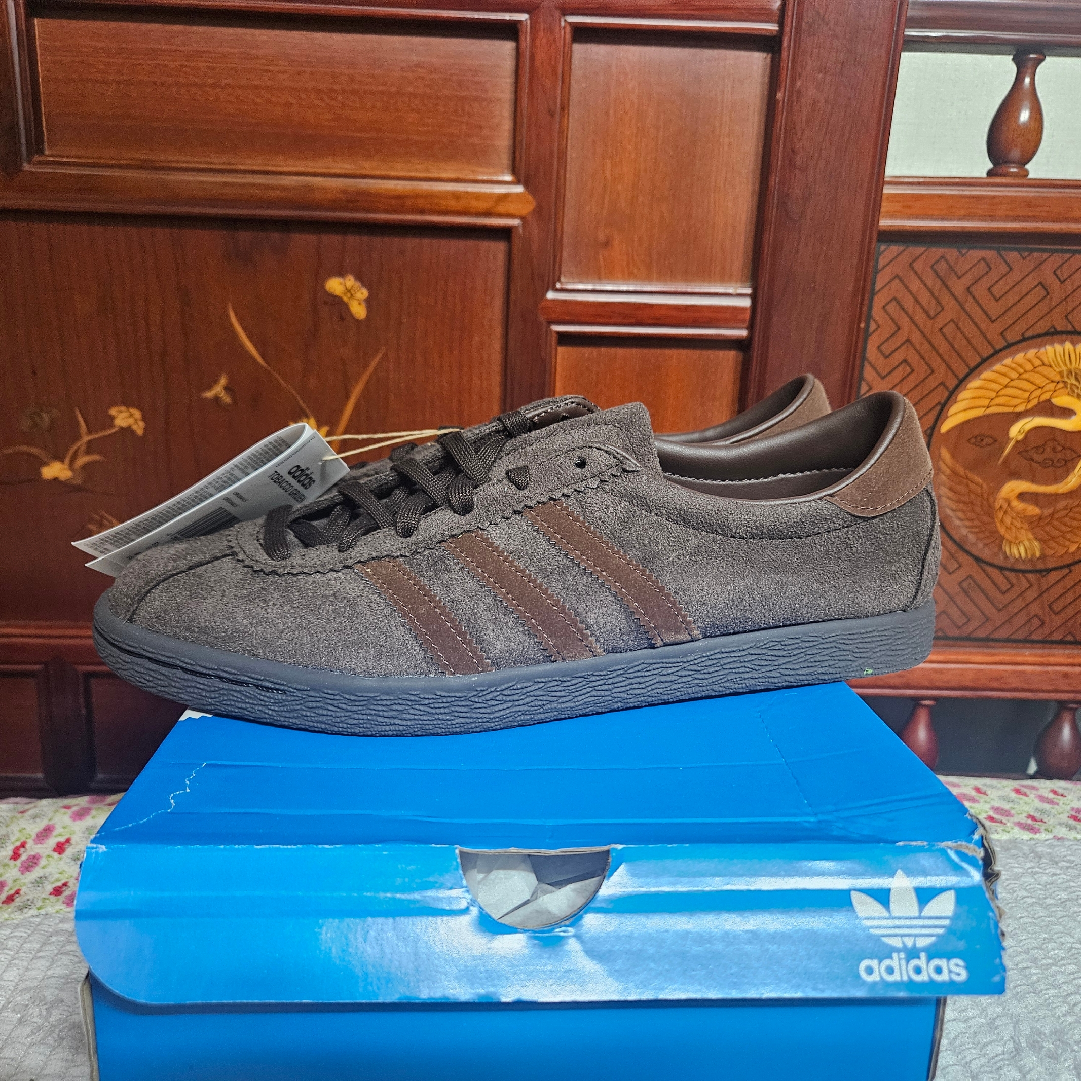 Adidas Tobacco Gruen Dark Brown 착용 스타일