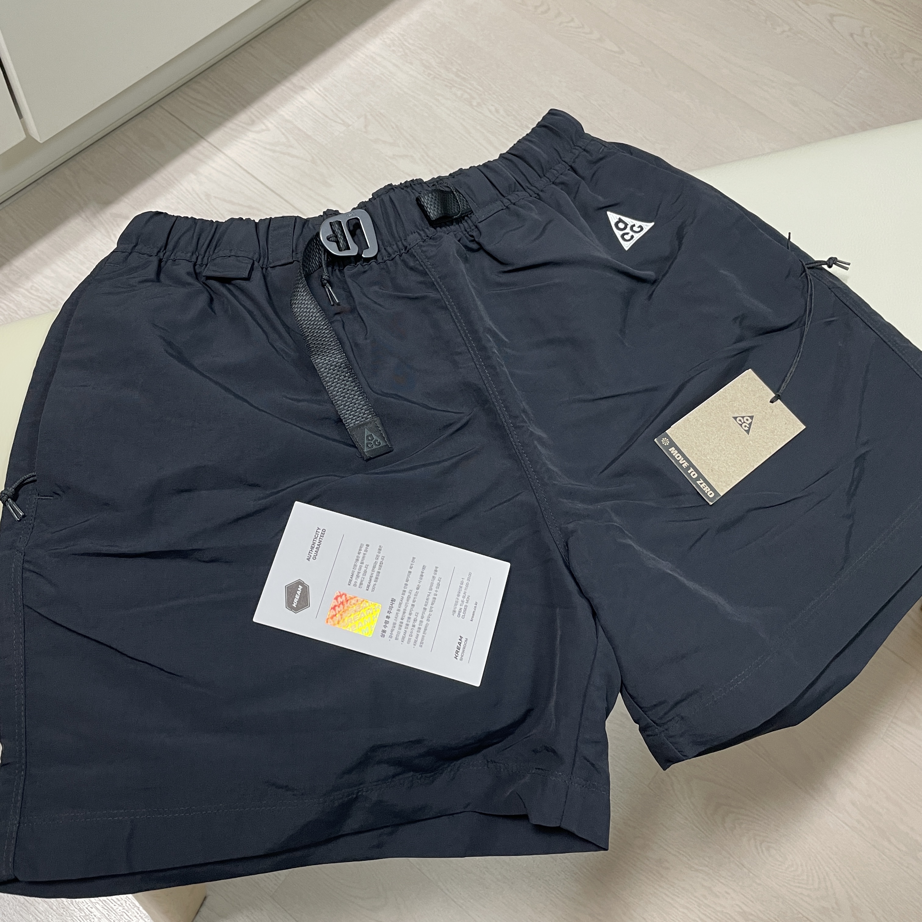 Nike NRG ACG Trail Shorts Black Dark Smoke Grey - Asia 착용 스타일 - 1