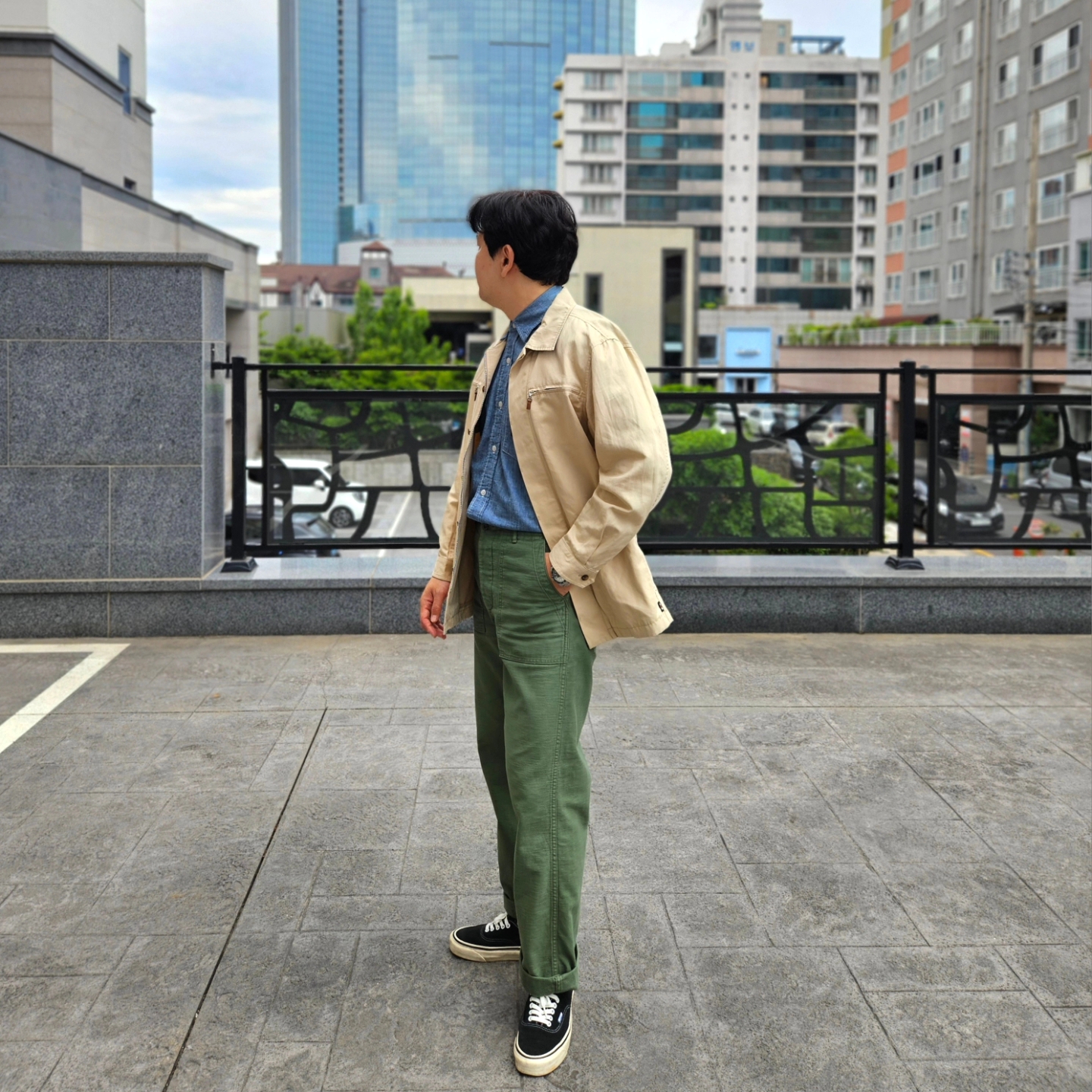 Orslow 5002 US Army Fatigue Pants Green, Vans Authentic 44 DX Anaheim Factory Black 착용 스타일 - 4