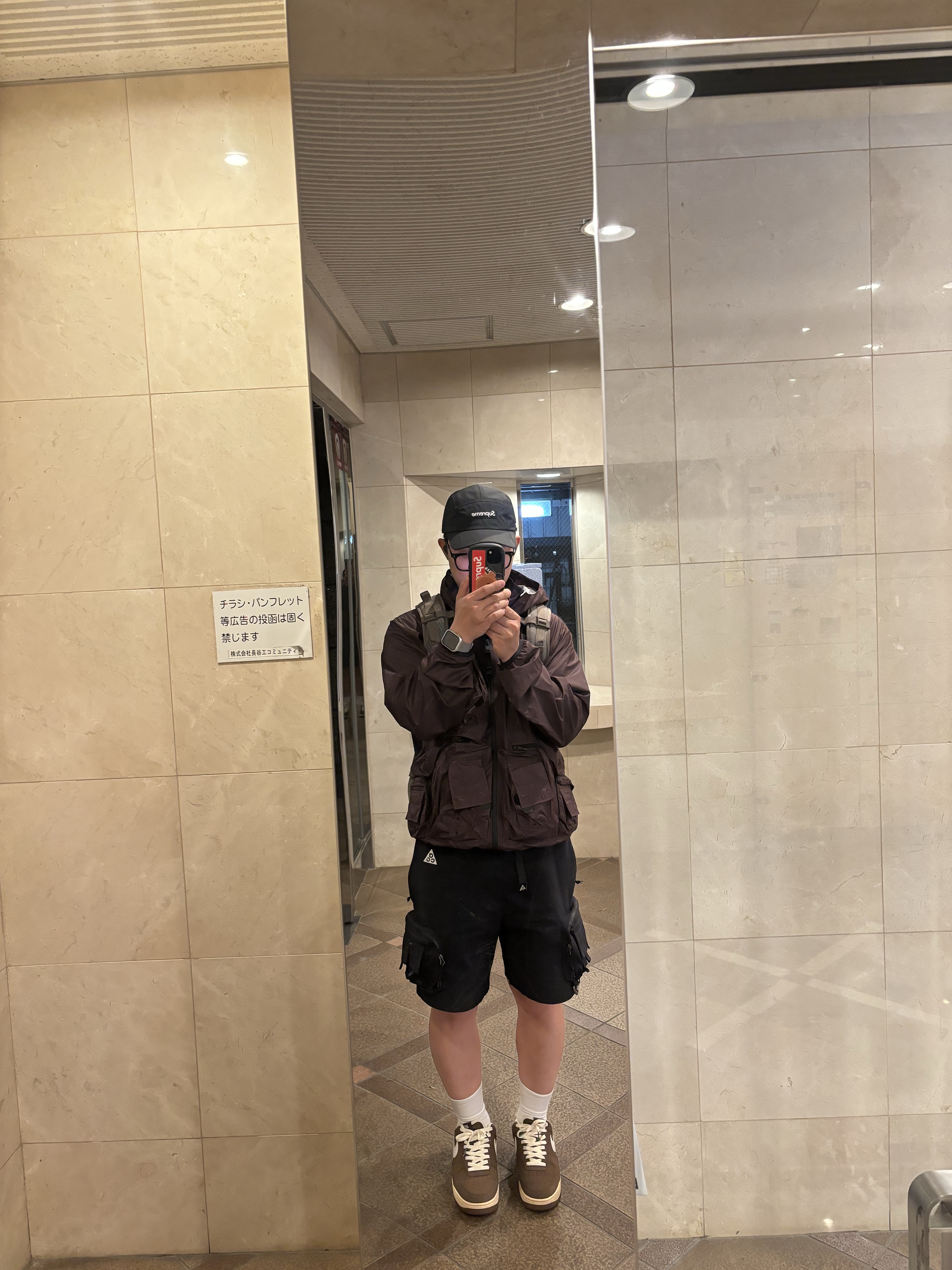 Nike ACG Cargo Shorts Black - Asia, Nike x Drake Nocta NRG LR Track Jacket Dark Wine (DR2618-646) 착용 스타일 - 1