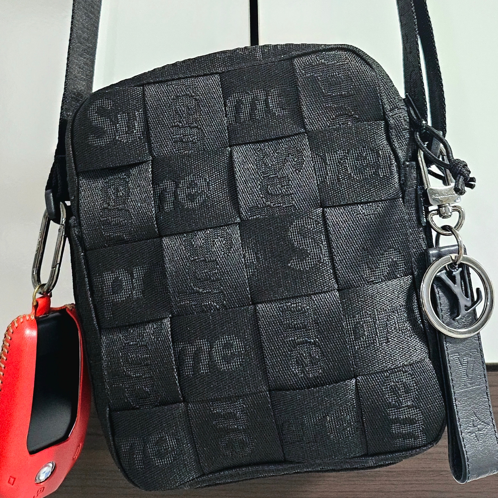 Supreme Woven Shoulder Bag Black - 24SS 착용 스타일