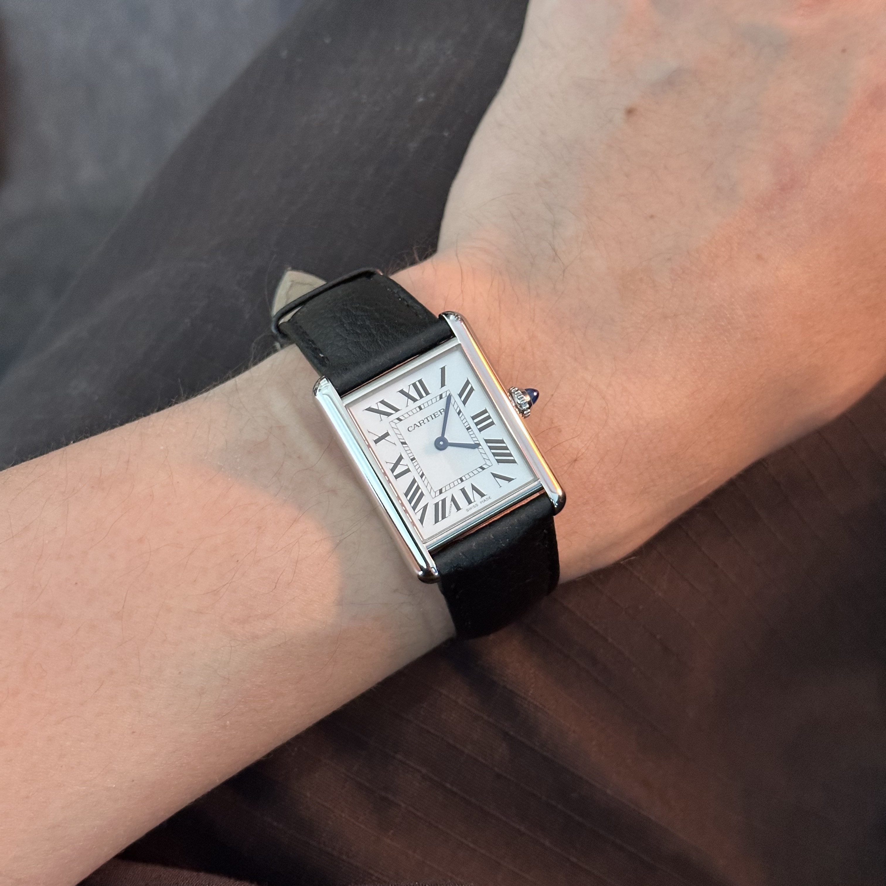 Cartier Tank Must Watch Large Quartz Steel Bracelet Steel, Cartier Tank Must Watch Large Quartz Steel Calfskin Black 착용 스타일 - 2