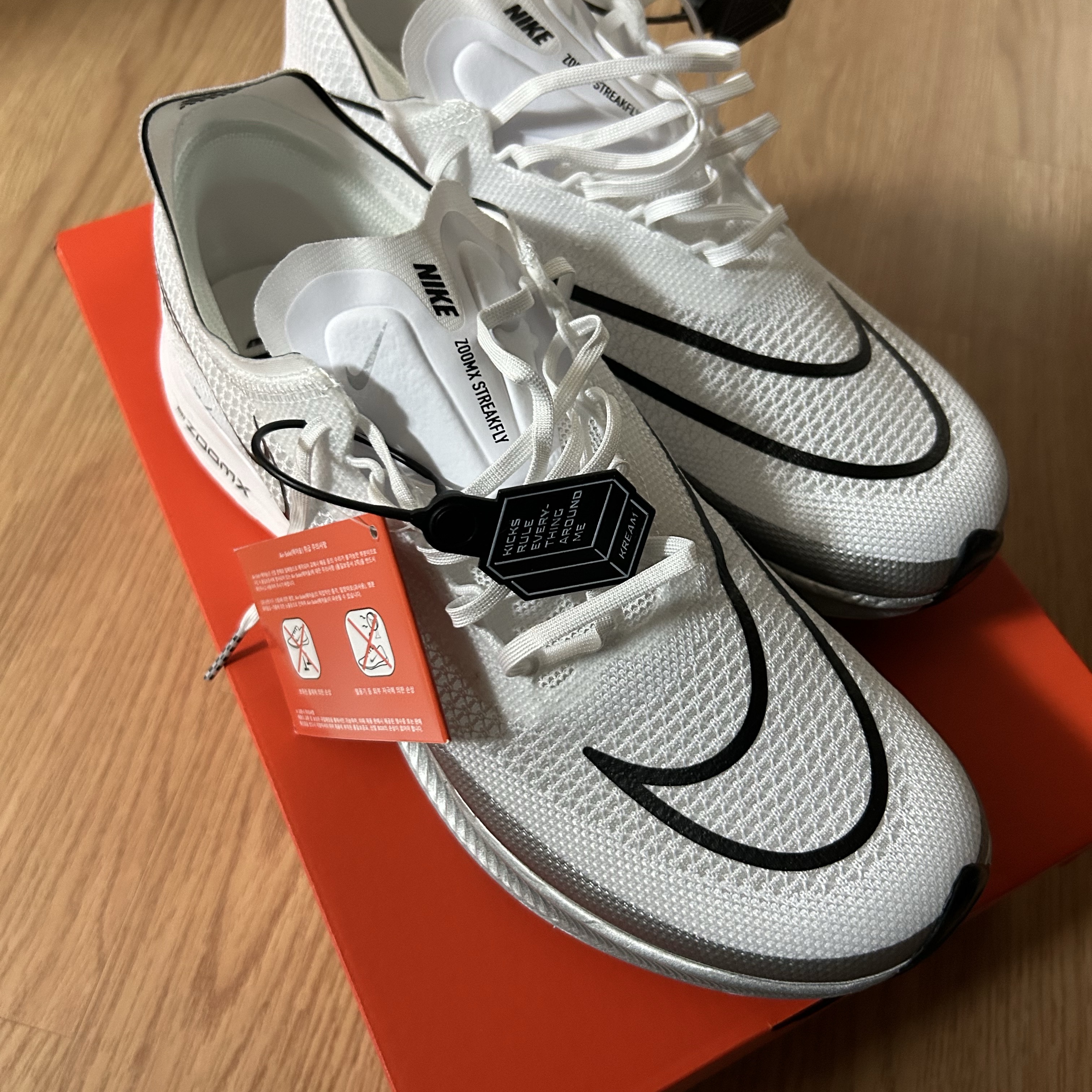Nike ZoomX Streakfly White Metallic Silver 착용 스타일 - 1