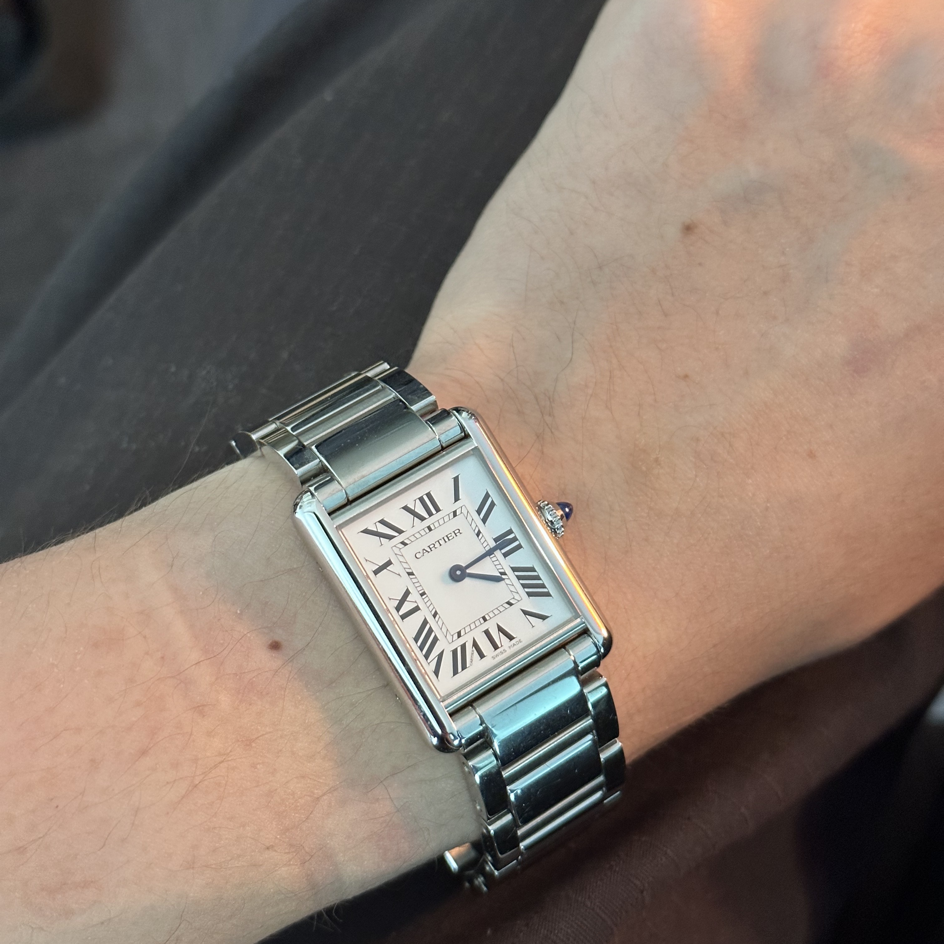 Cartier Tank Must Watch Large Quartz Steel Bracelet Steel, Cartier Tank Must Watch Large Quartz Steel Calfskin Black 착용 스타일 - 1