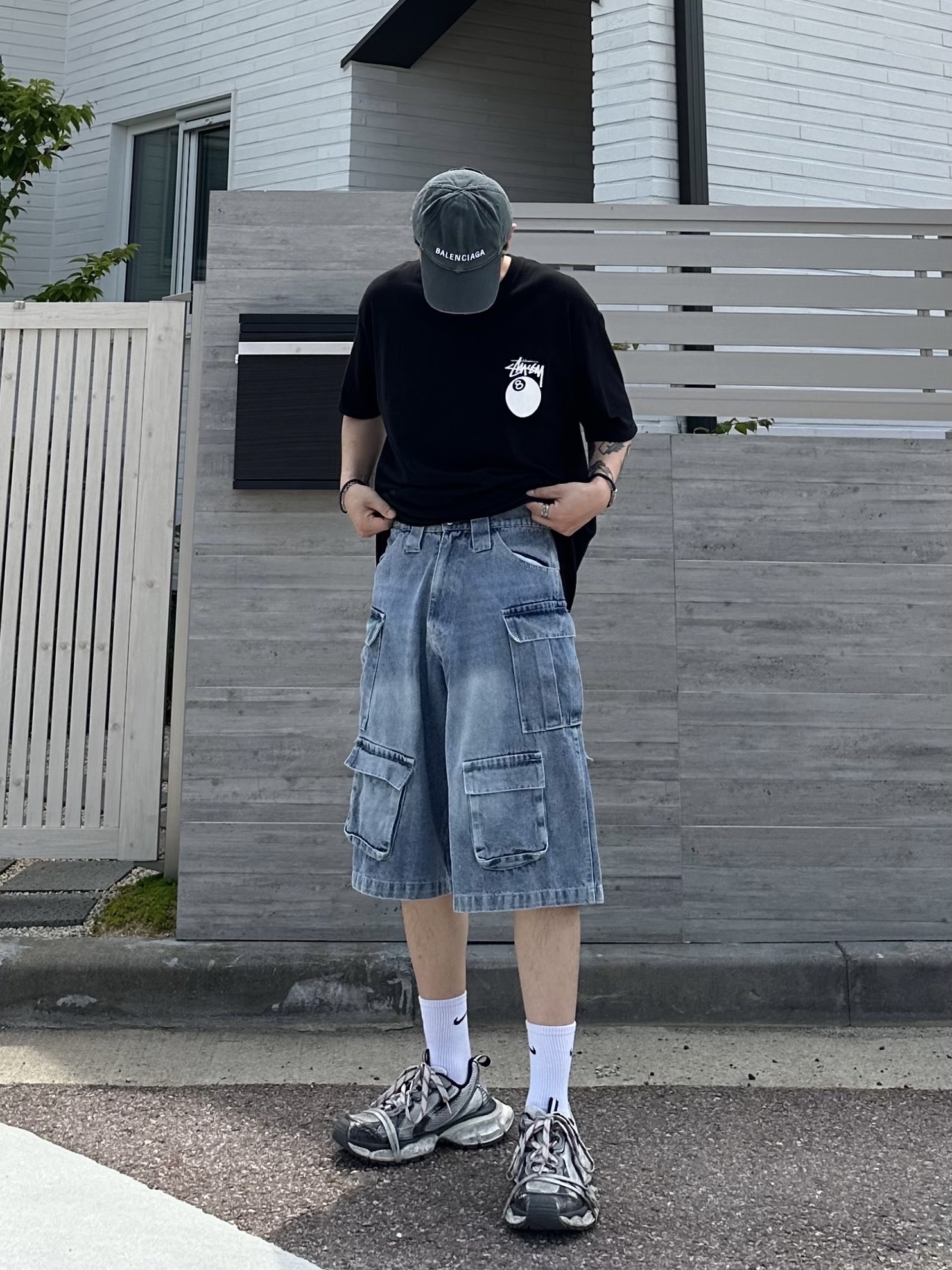 Stussy 8 Ball Pigment Dyed T-Shirt Black, Balenciaga 3XL Sneakers Grey White Red 착용 스타일 - 1