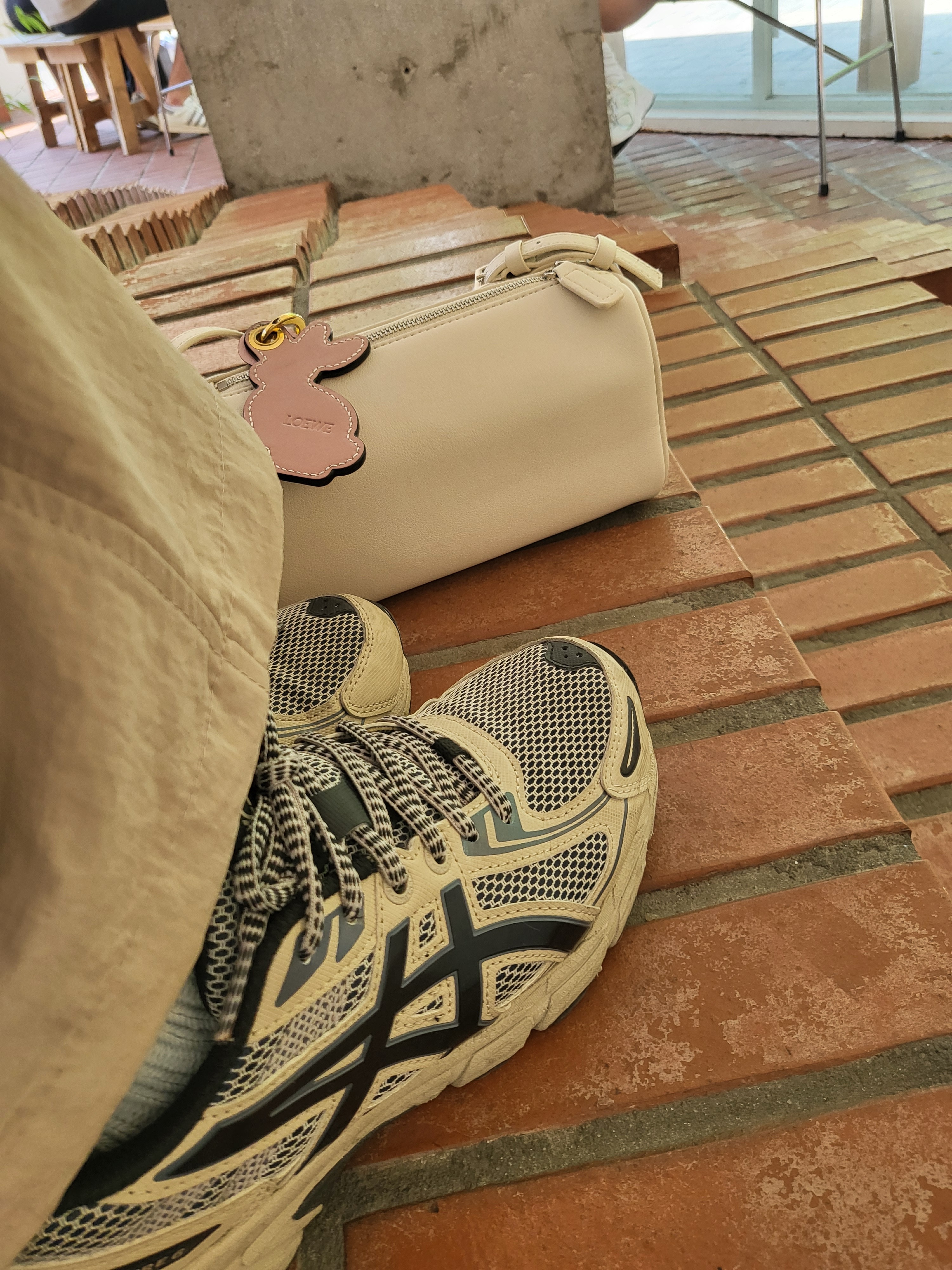 Asics Gel-Venture 6 Feather Grey Black 착용 스타일 - 1