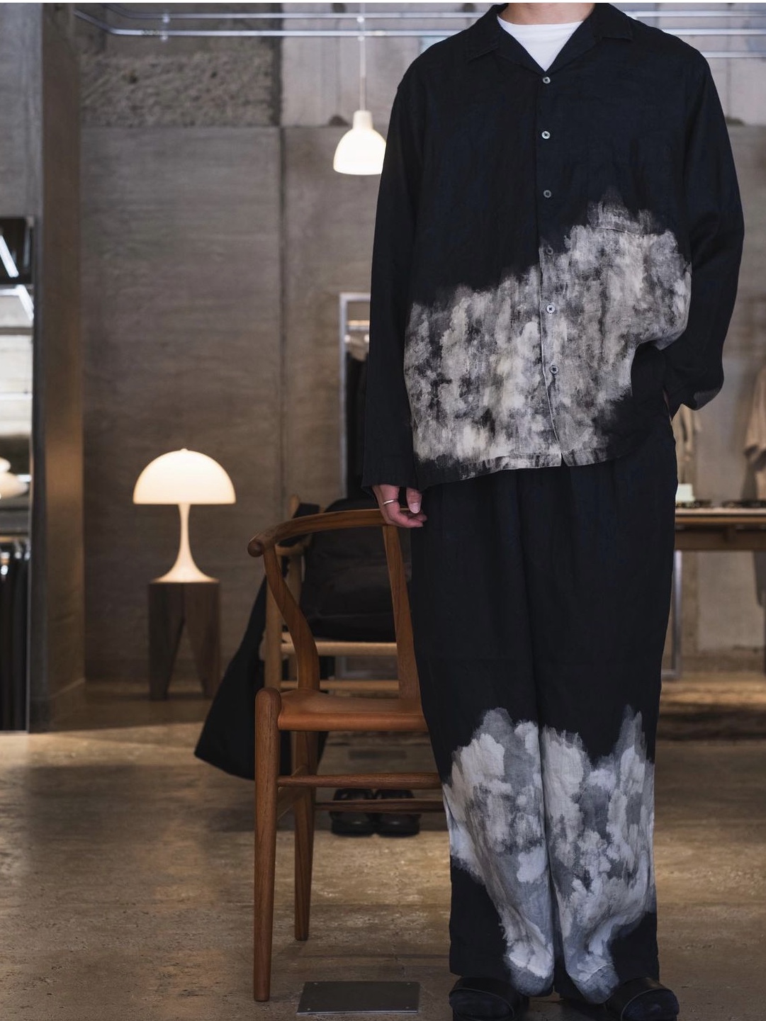 Markaware Triple Pleated Easy Trousers Cloudy Bleaching 착용 스타일 - 1