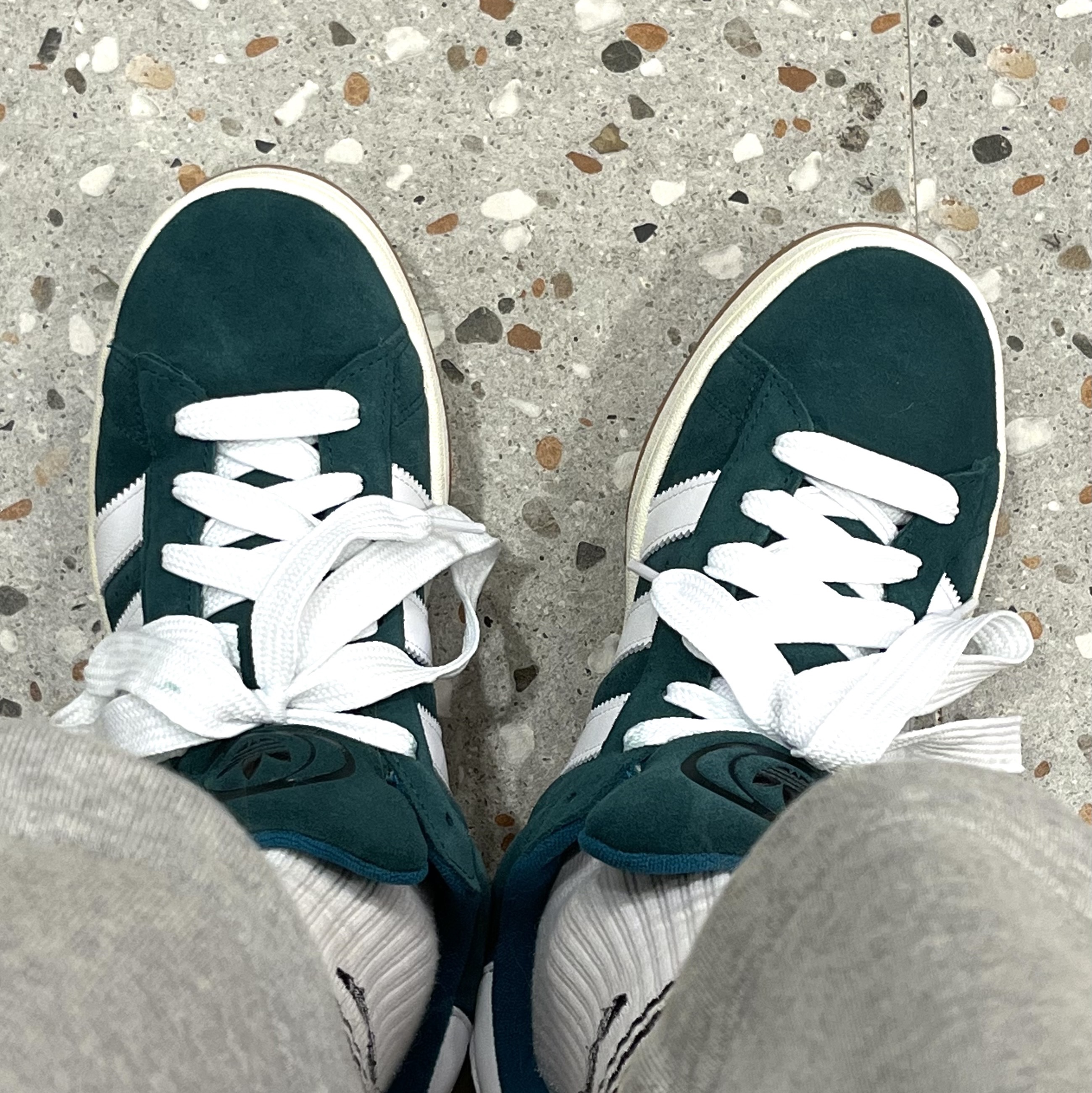 Adidas Campus 00s St Forest Glade, Sony WH-1000XM5 Silver (Korean Ver.) 착용 스타일 - 4