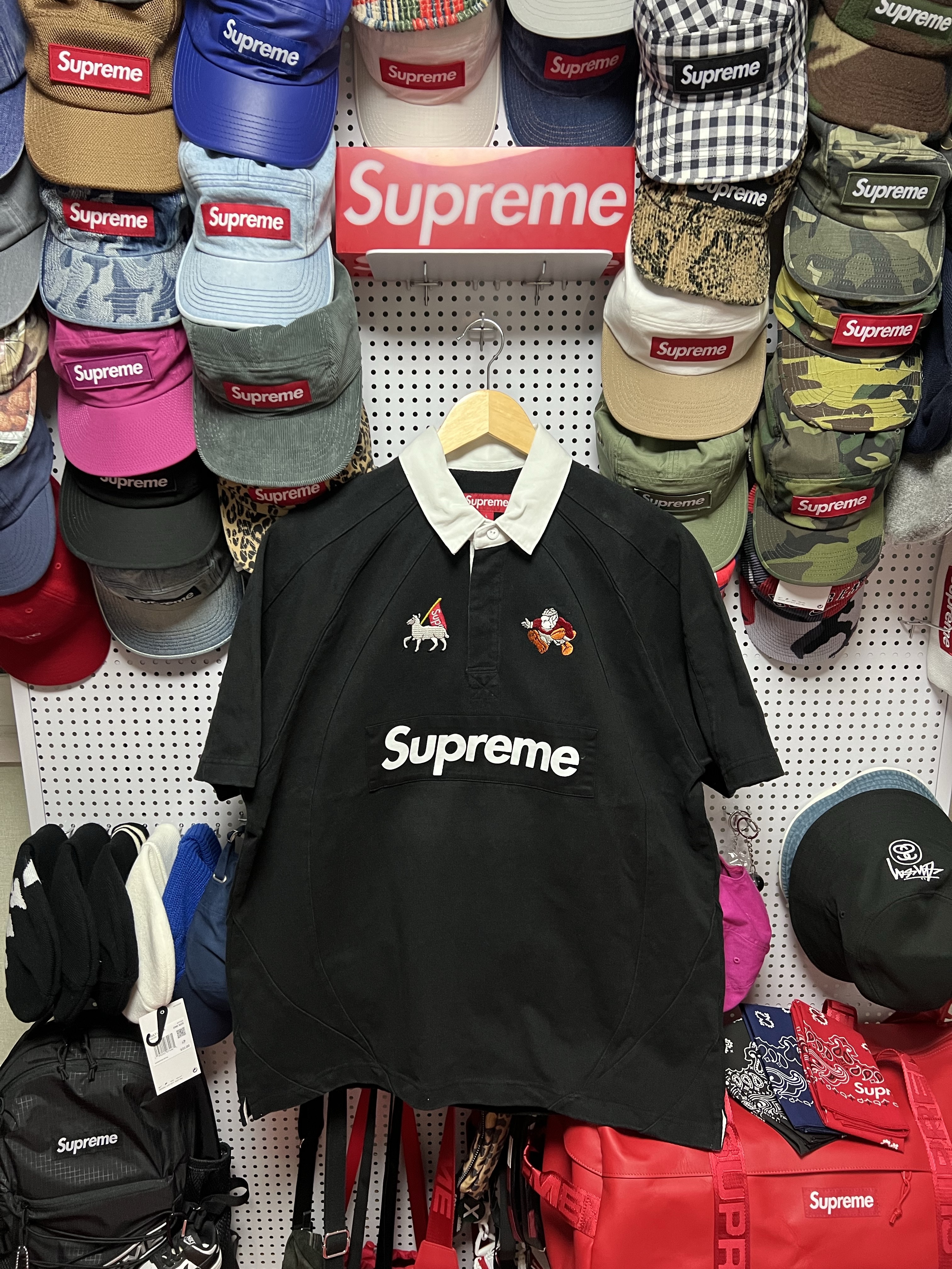 Supreme S/S Rugby Black - 24SS, Supreme Cracked Arc S/S Top Orange - 24SS 착용 스타일 - 1