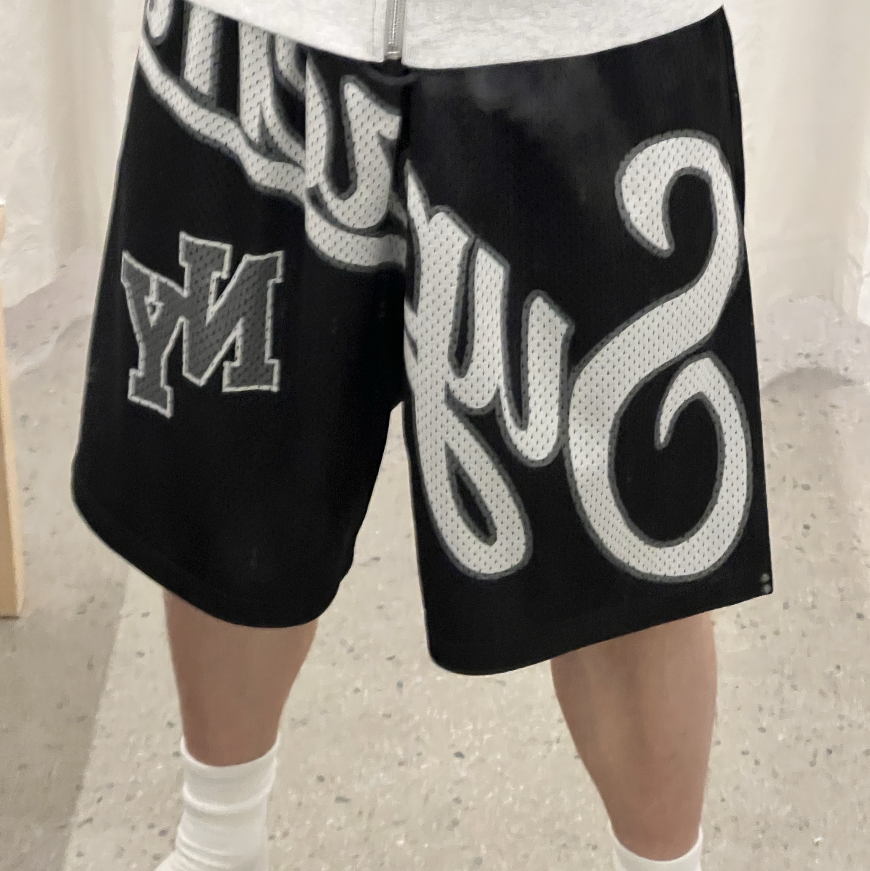 Supreme Big Script Mesh Short Black - 24SS, Stussy Dragons Zip Hoodie Ash Heather 착용 스타일 - 2