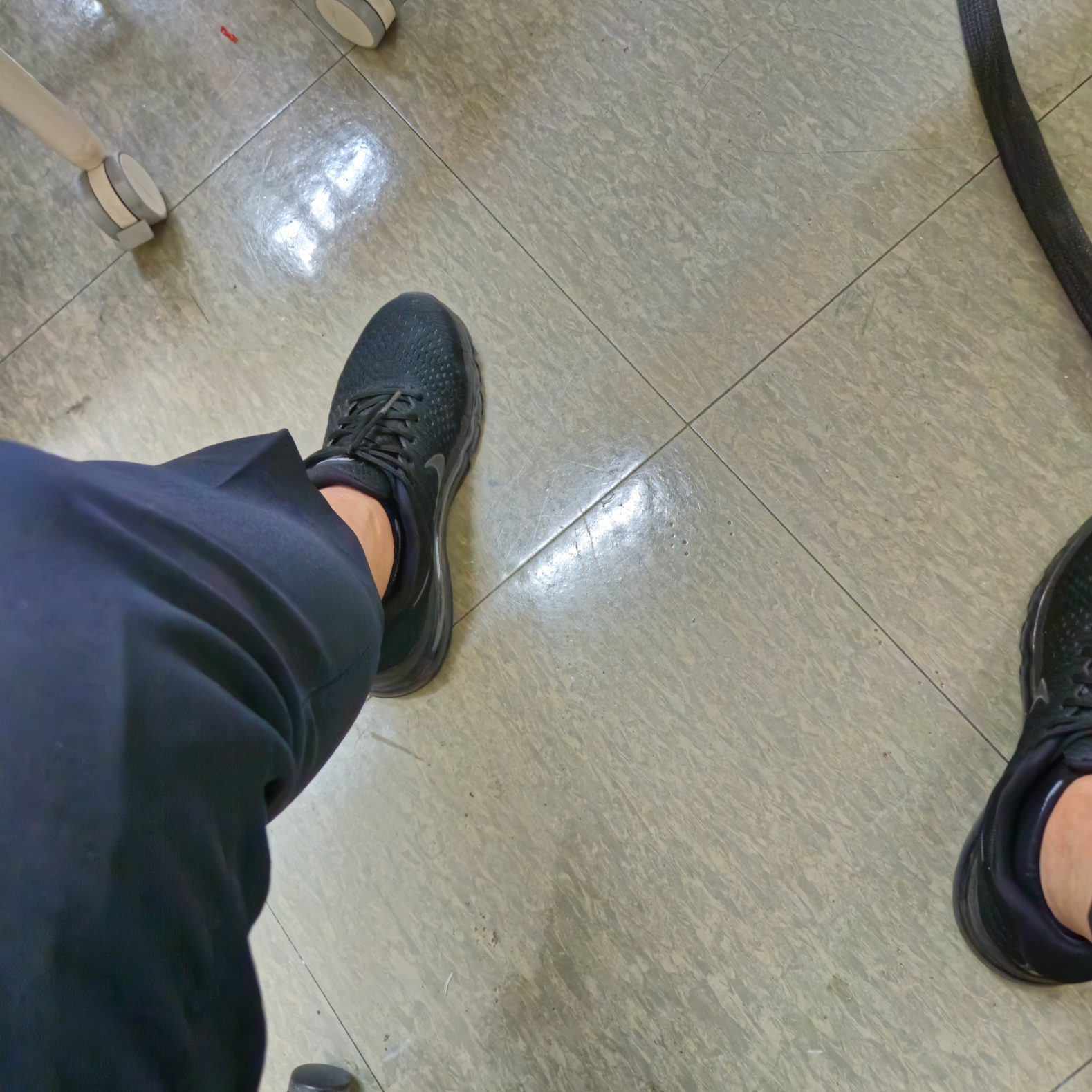 Nike Air Max 2017 Triple Black 착용 스타일