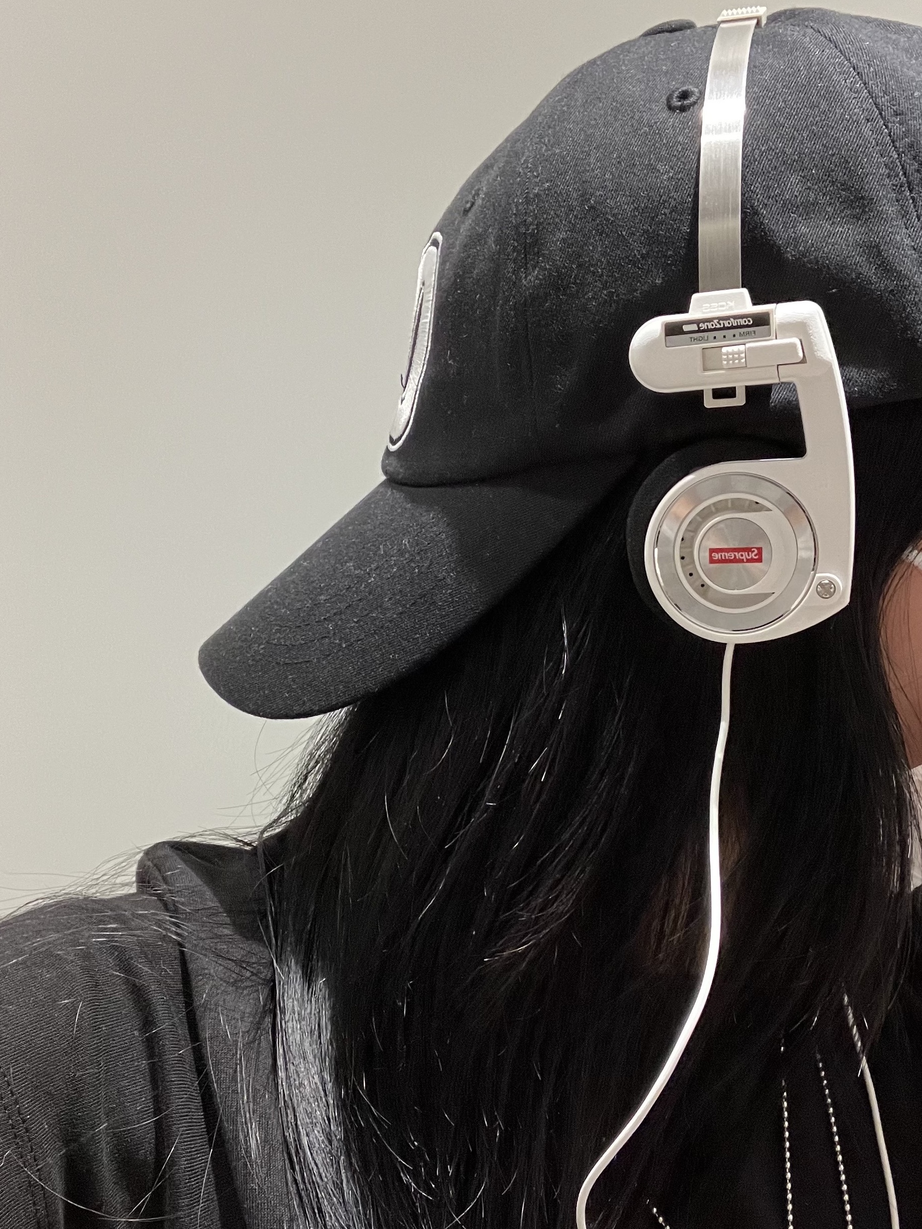 Supreme x Koss Portapro Headphones White - 23FW 착용 스타일