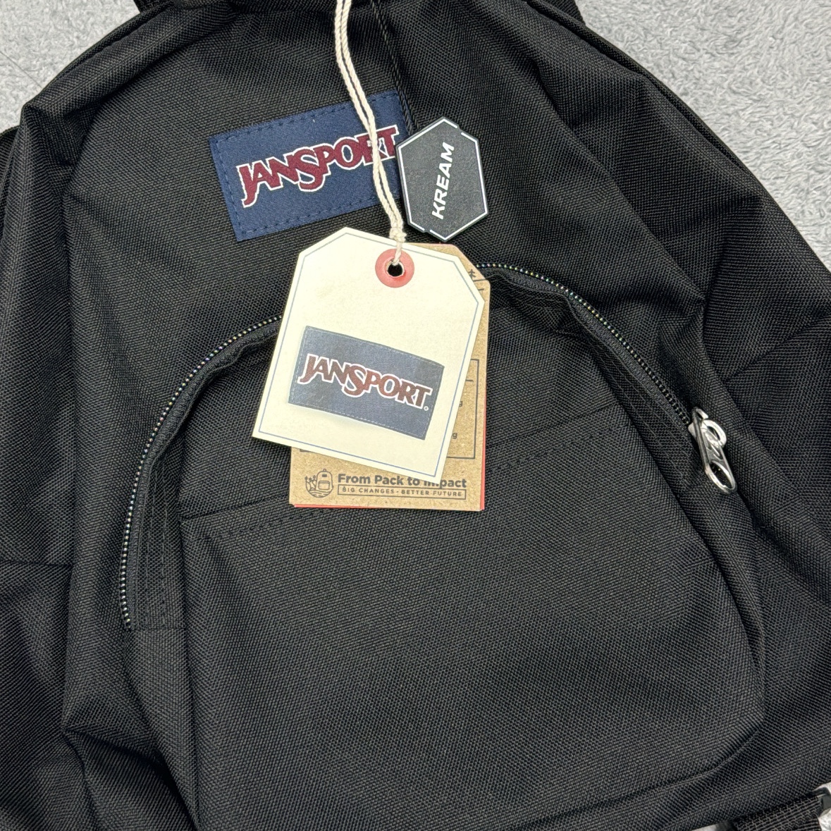 Jansport Half Pint Mini Backpack Black 착용 스타일