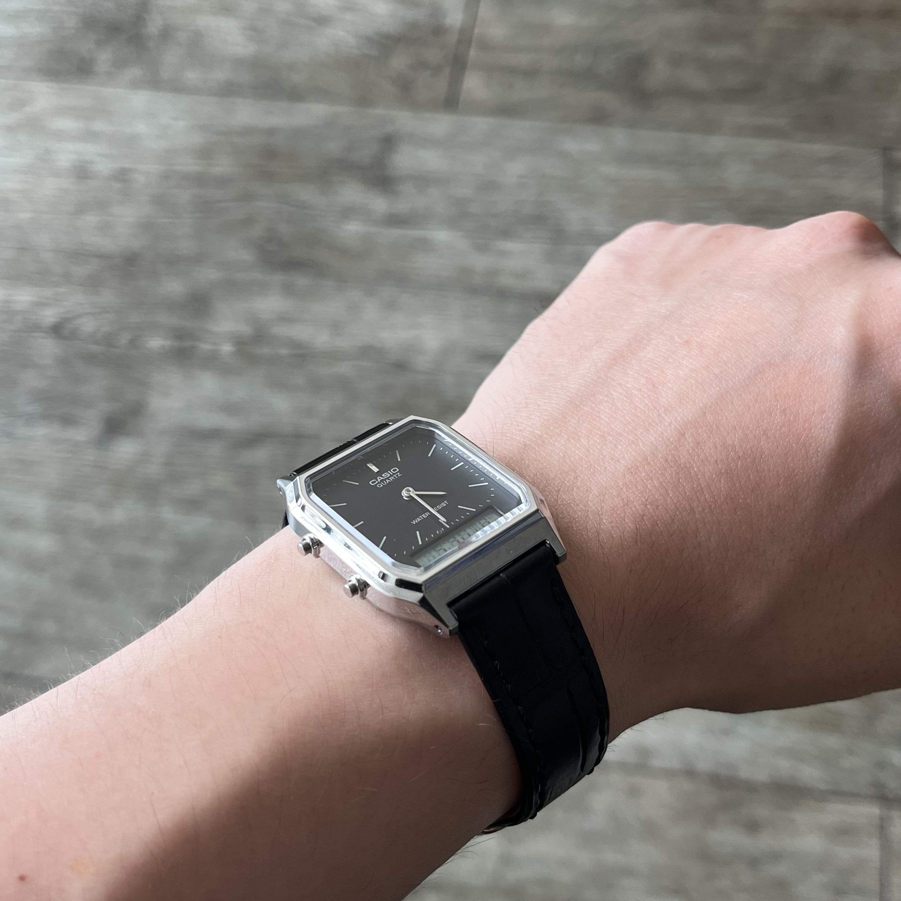 Casio AQ-230A-1DMQ 착용 스타일