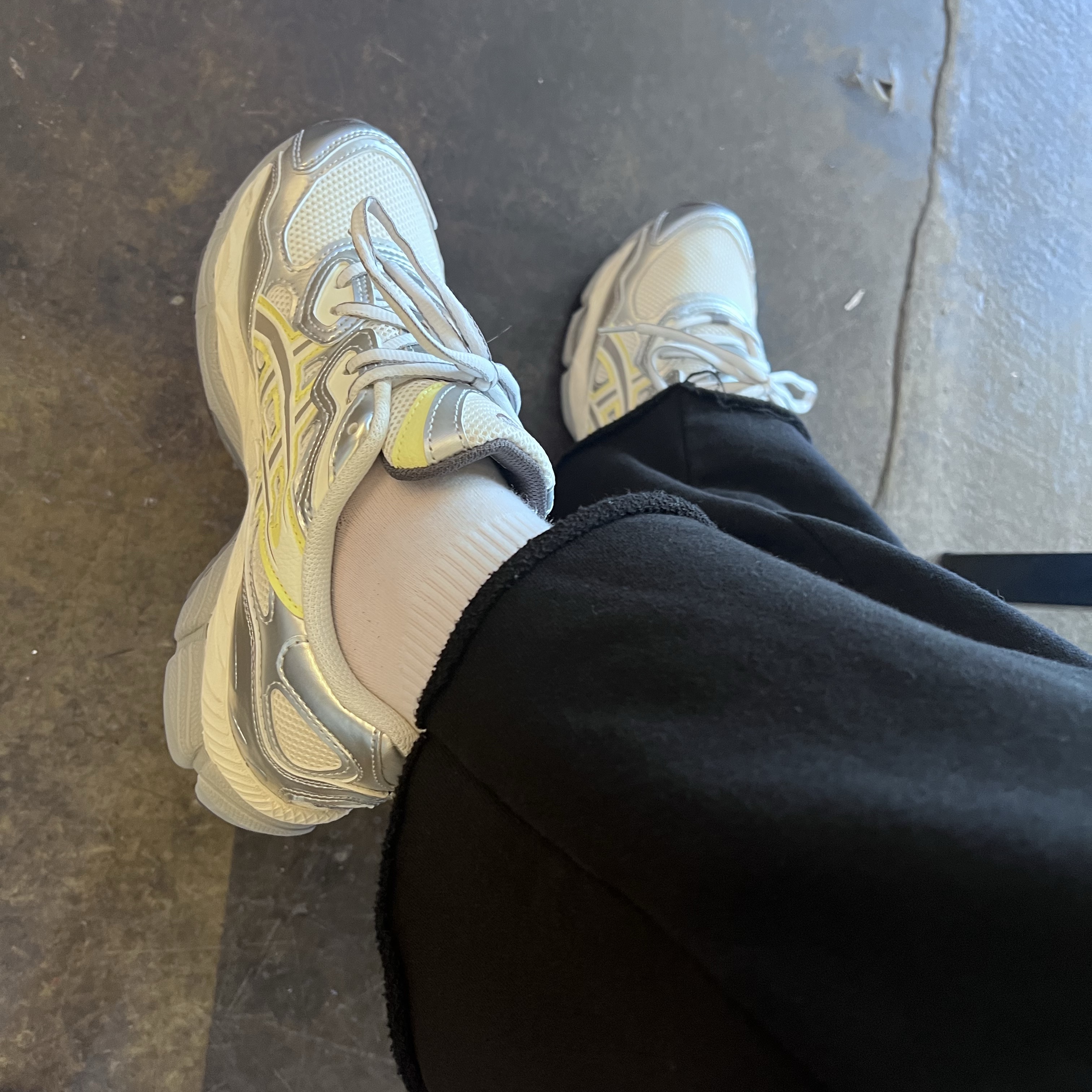(W) Asics x Emmi Gel-NYC White Huddle Yellow, (W) Asics Gel-Kayano 14 White Midnight 착용 스타일