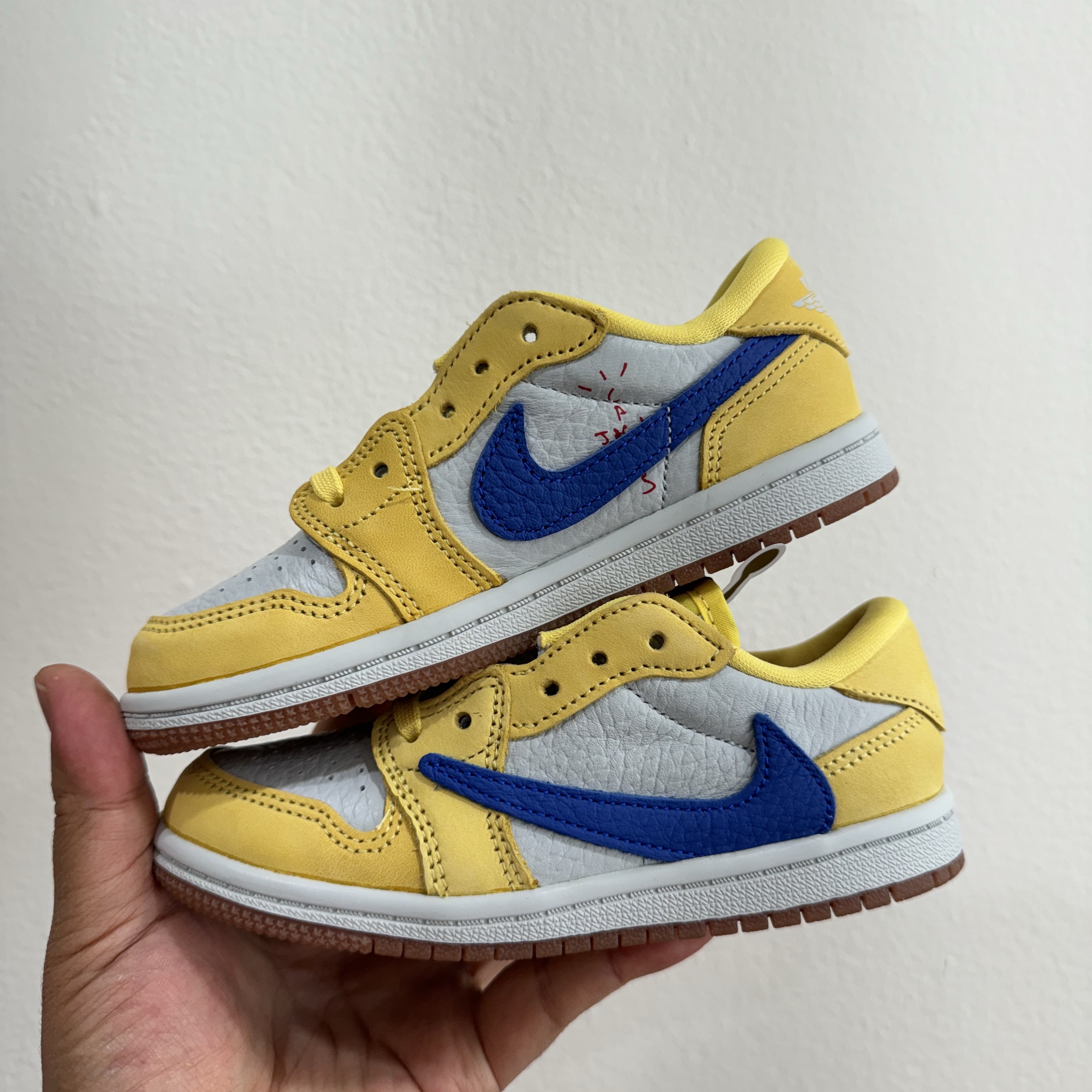 (TD) Jordan 1 x Travis Scott Retro Low OG SP Canary 착용 스타일