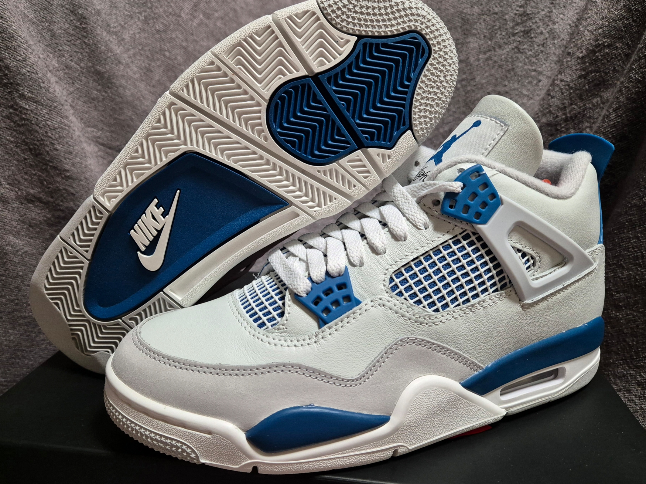 Jordan 4 Retro Industrial Blue, Jordan 4 x Nike SB Retro SP Pine Green 착용 스타일 - 2