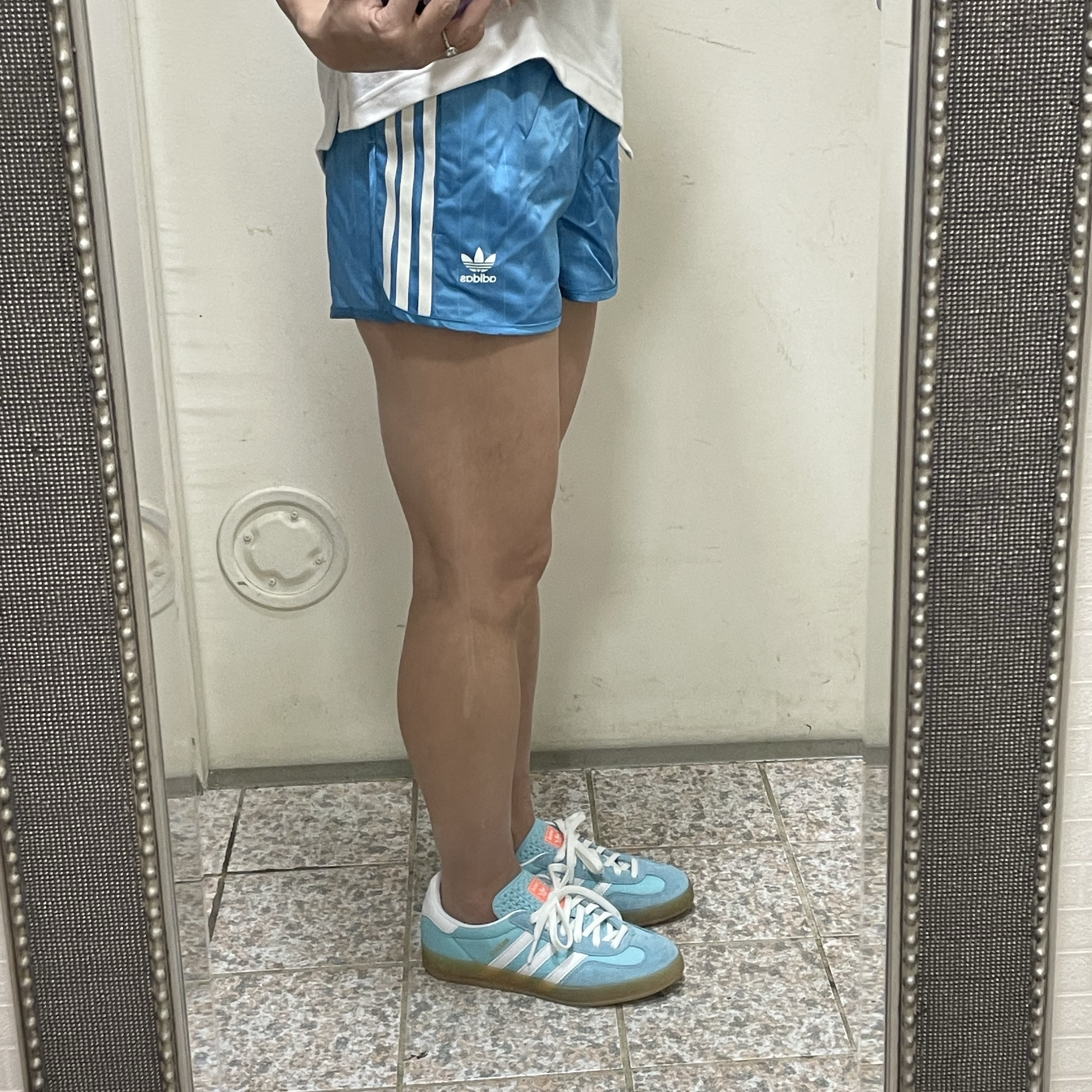 (W) Adidas x Sporty & Rich Shorts Clear Sky - KR Sizing, Adidas Gazelle Indoor Preloved Blue White 착용 스타일