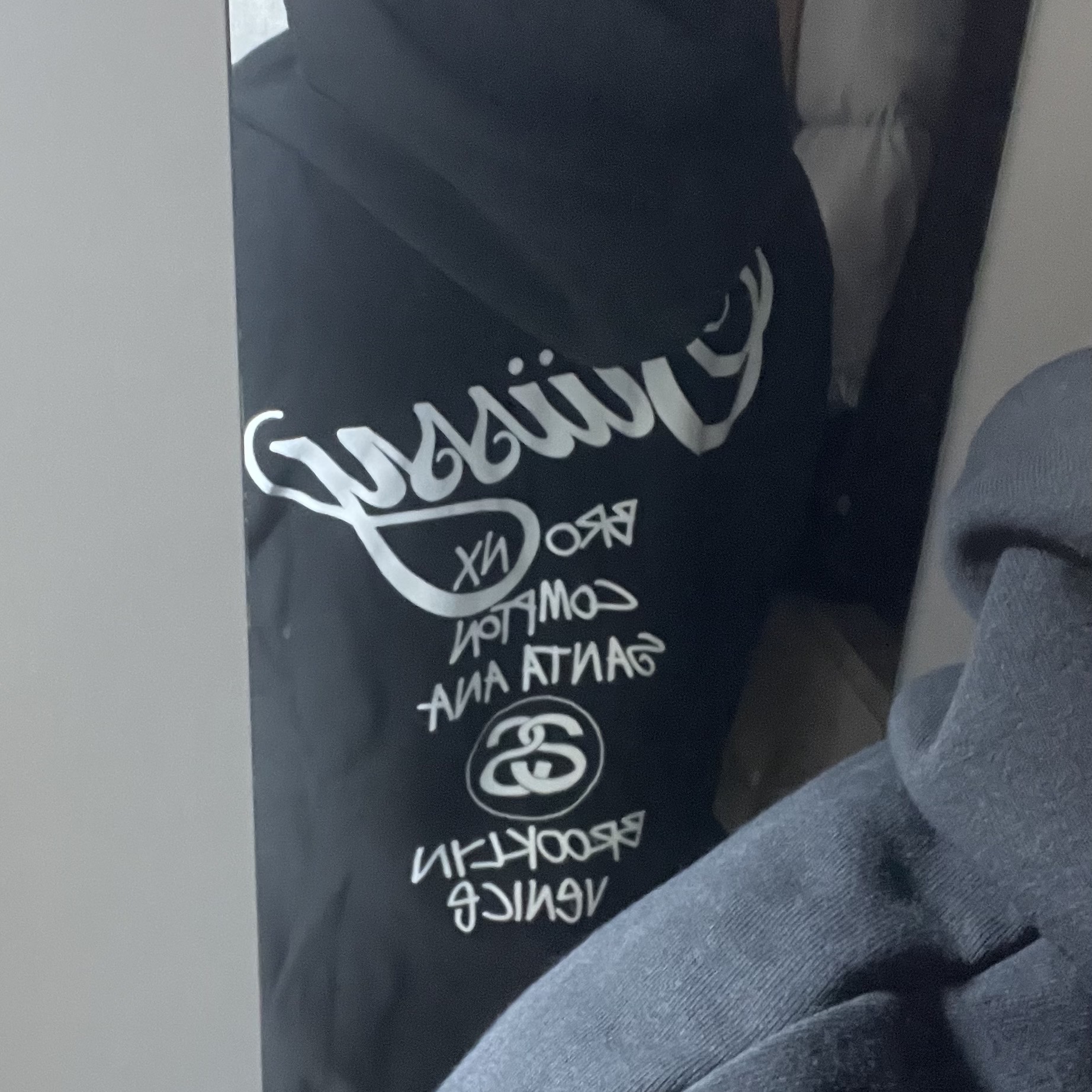 Stussy World Tour Hoodie Black 착용 스타일 - 1